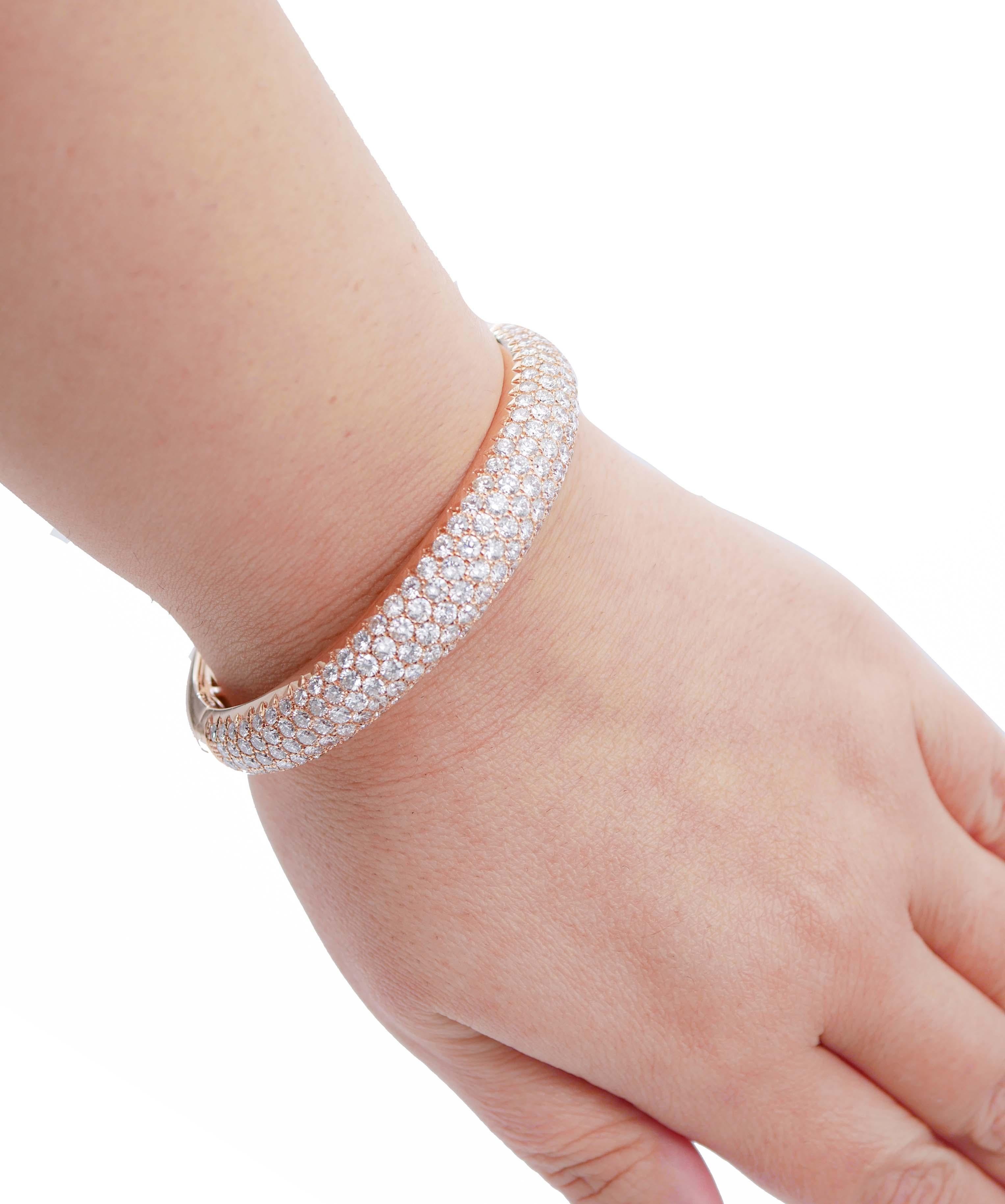 Armband mit Klappverschluss aus 18 Karat Roségold mit weißen Diamanten im Zustand „Gut“ im Angebot in Marcianise, Marcianise (CE)