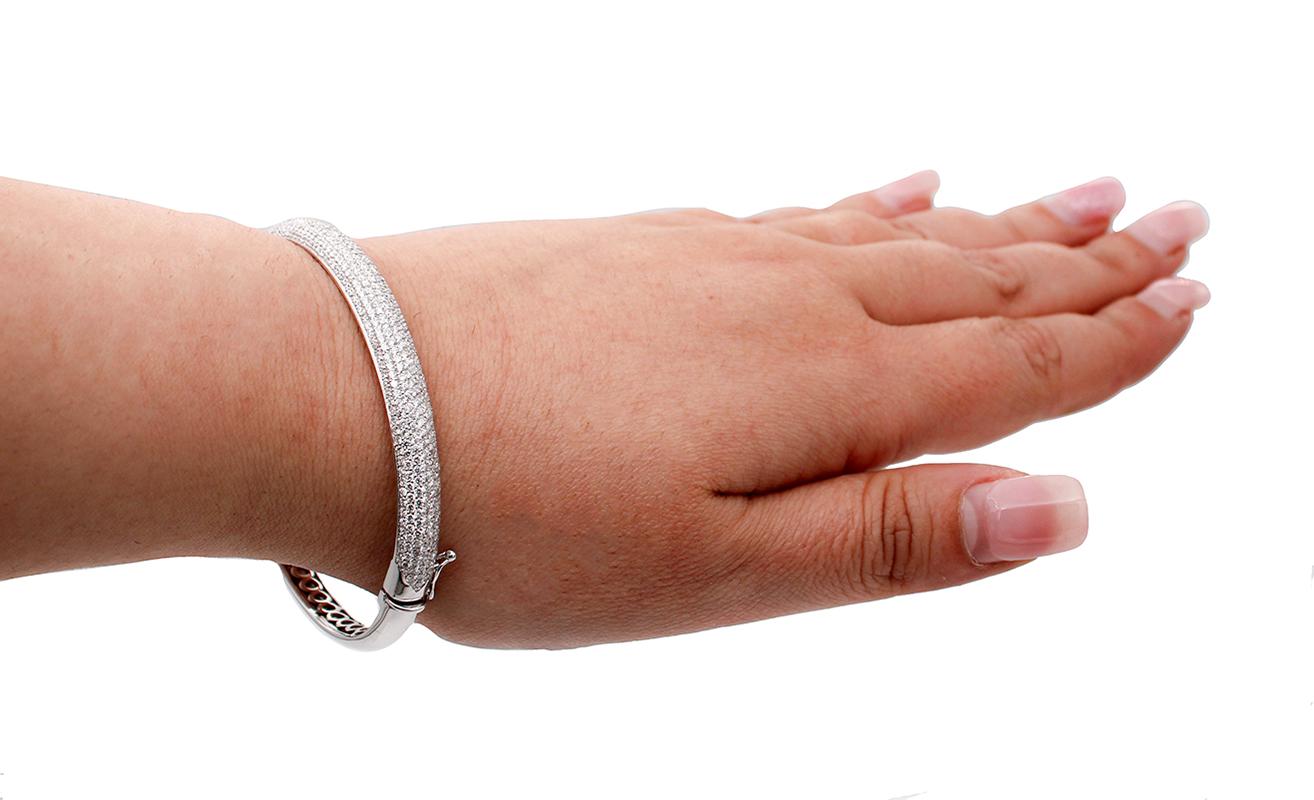 Women's or Men's White Diamonds, 18kt White Gold Modern/Cuff Bracelet For Sale