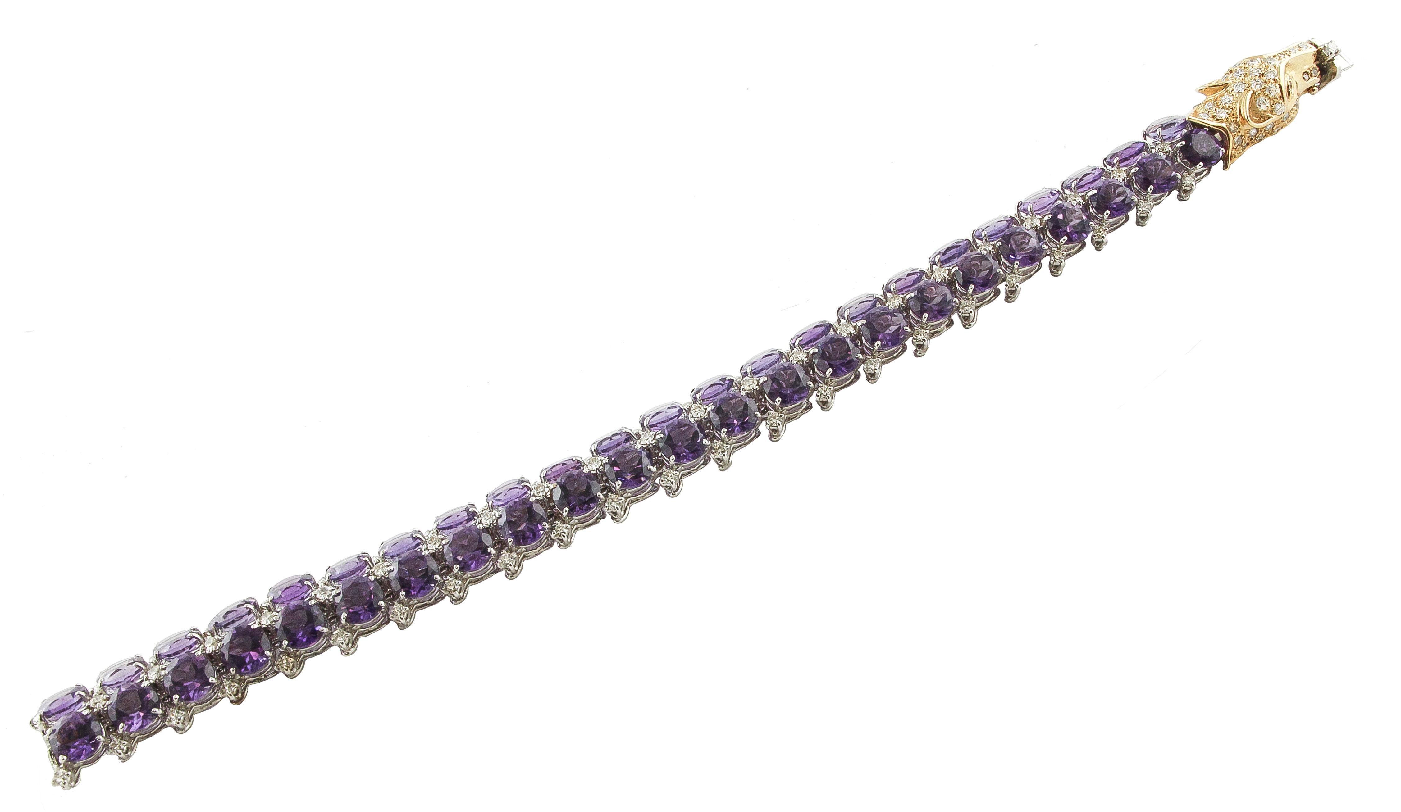 White Diamonds Amethysts 18 Karat Yellow and White Gold Wolf Head Link Bracelet In Excellent Condition In Marcianise, Marcianise (CE)