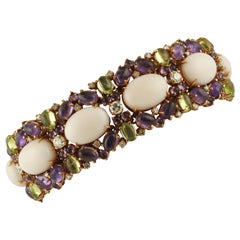 Gliederarmband aus Roségold mit weißen Diamanten, Amethysten, Peridoten und rosa Korallen