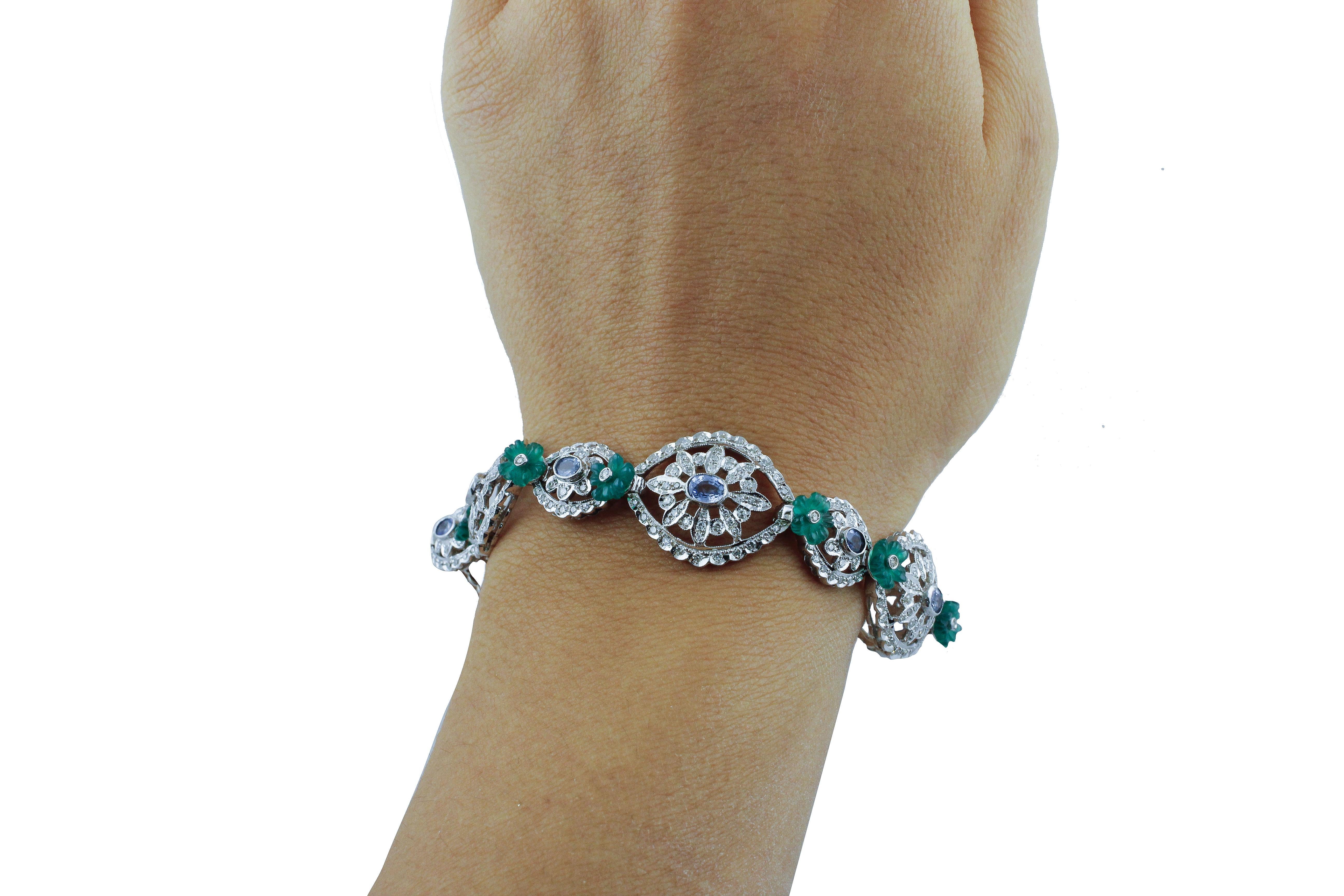 Bracelet à maillons en or blanc, diamants blancs, saphirs bleus et fleurs d'agate verte Pour femmes en vente