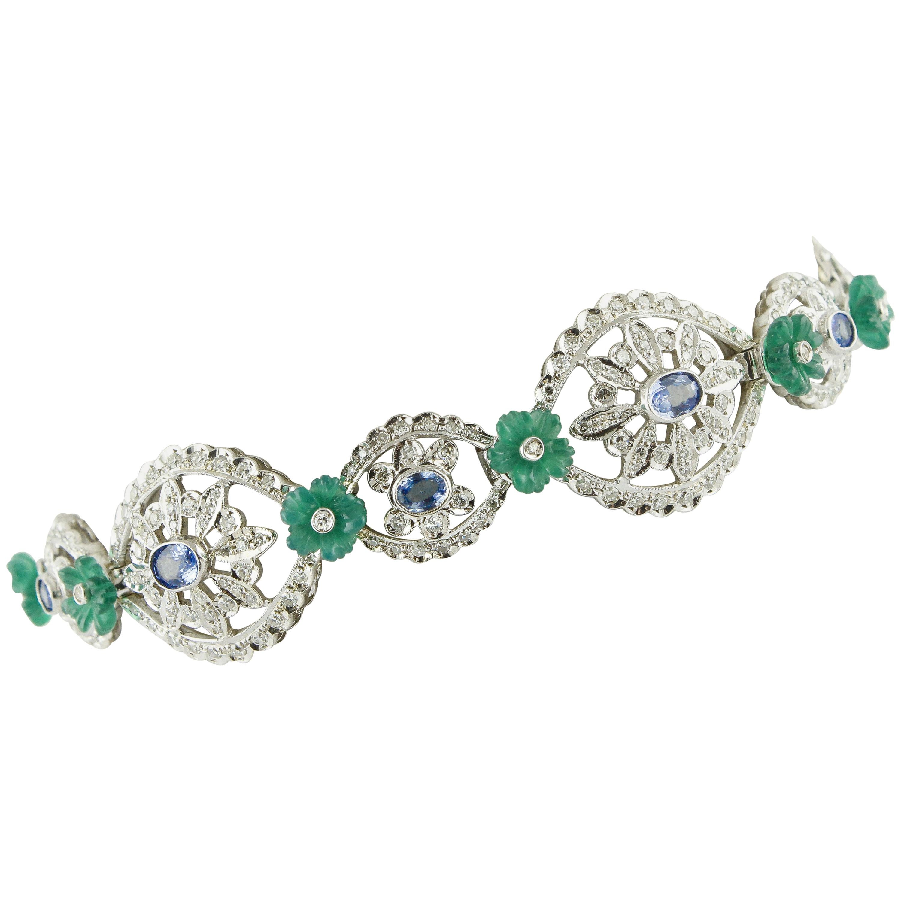 Bracelet à maillons en or blanc, diamants blancs, saphirs bleus et fleurs d'agate verte en vente
