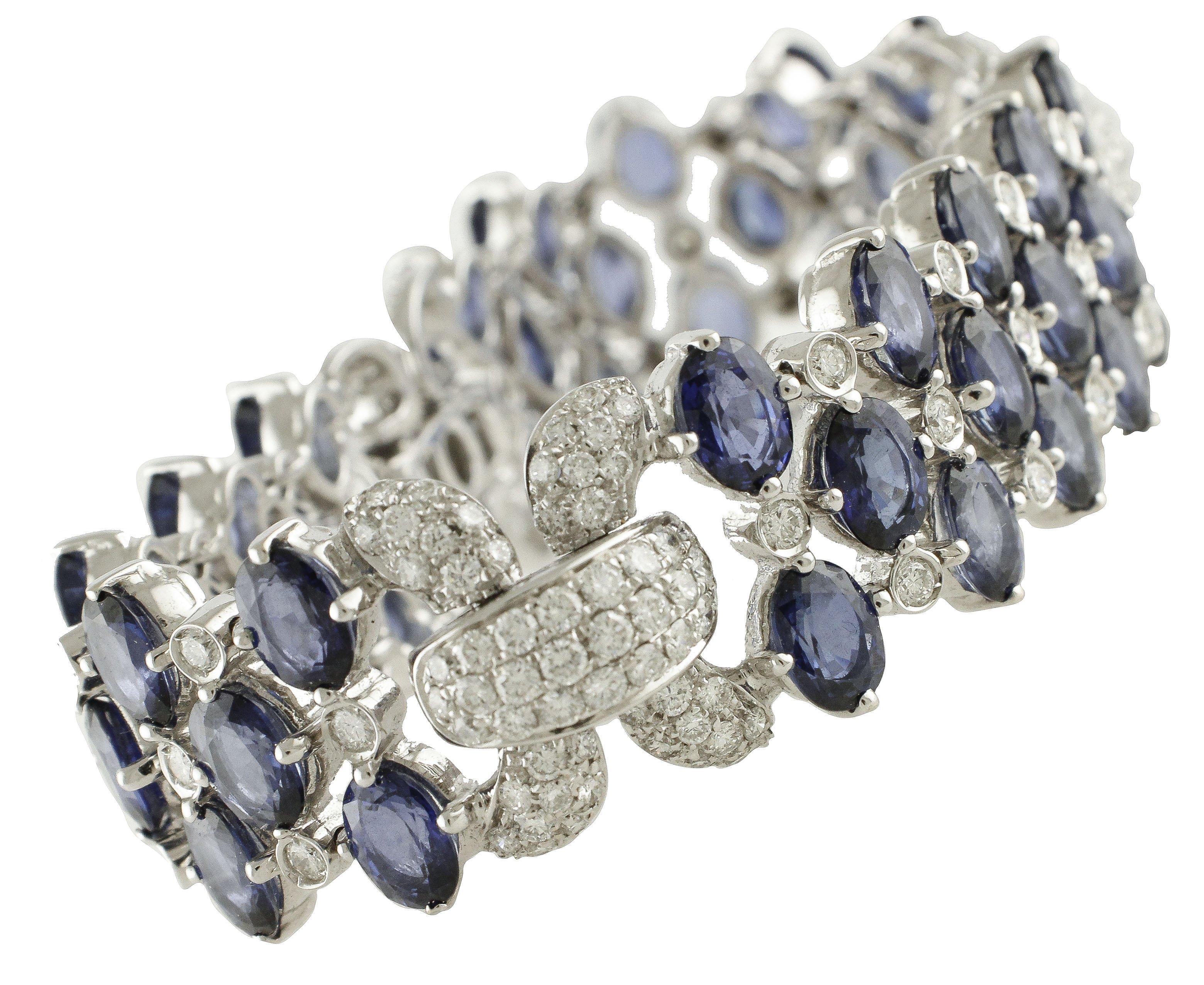 SHIPPING POLICY: 
No additional costs will be added to this order. 
Shipping costs will be totally covered by the seller (customs duties included).

Amazing link bracelet in 18K white gold mounted with 5.31 ct of shining white diamonds and 35.70 ct