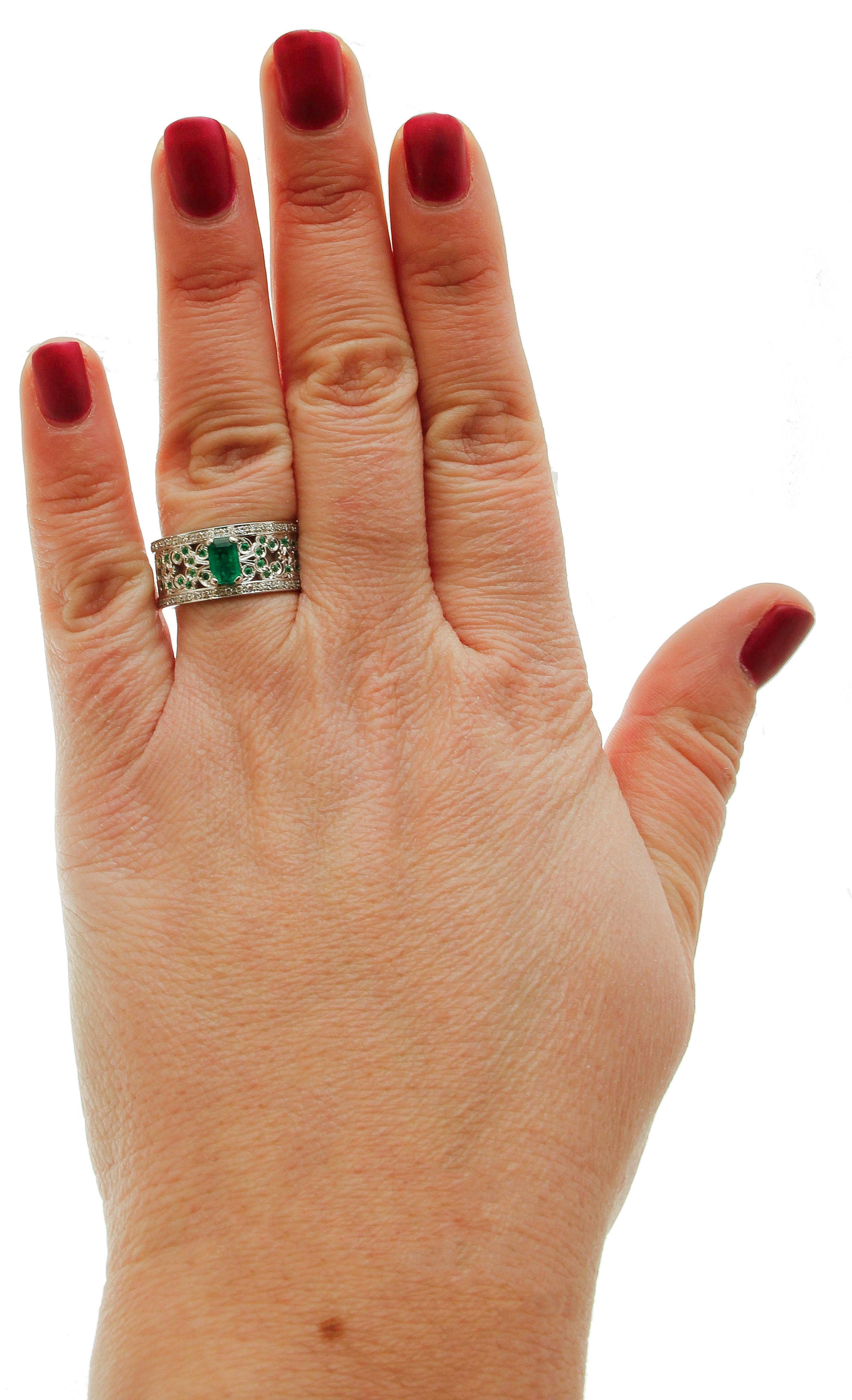 White Diamonds, Emeralds, White Gold Fashion Band Ring In Good Condition In Marcianise, Marcianise (CE)