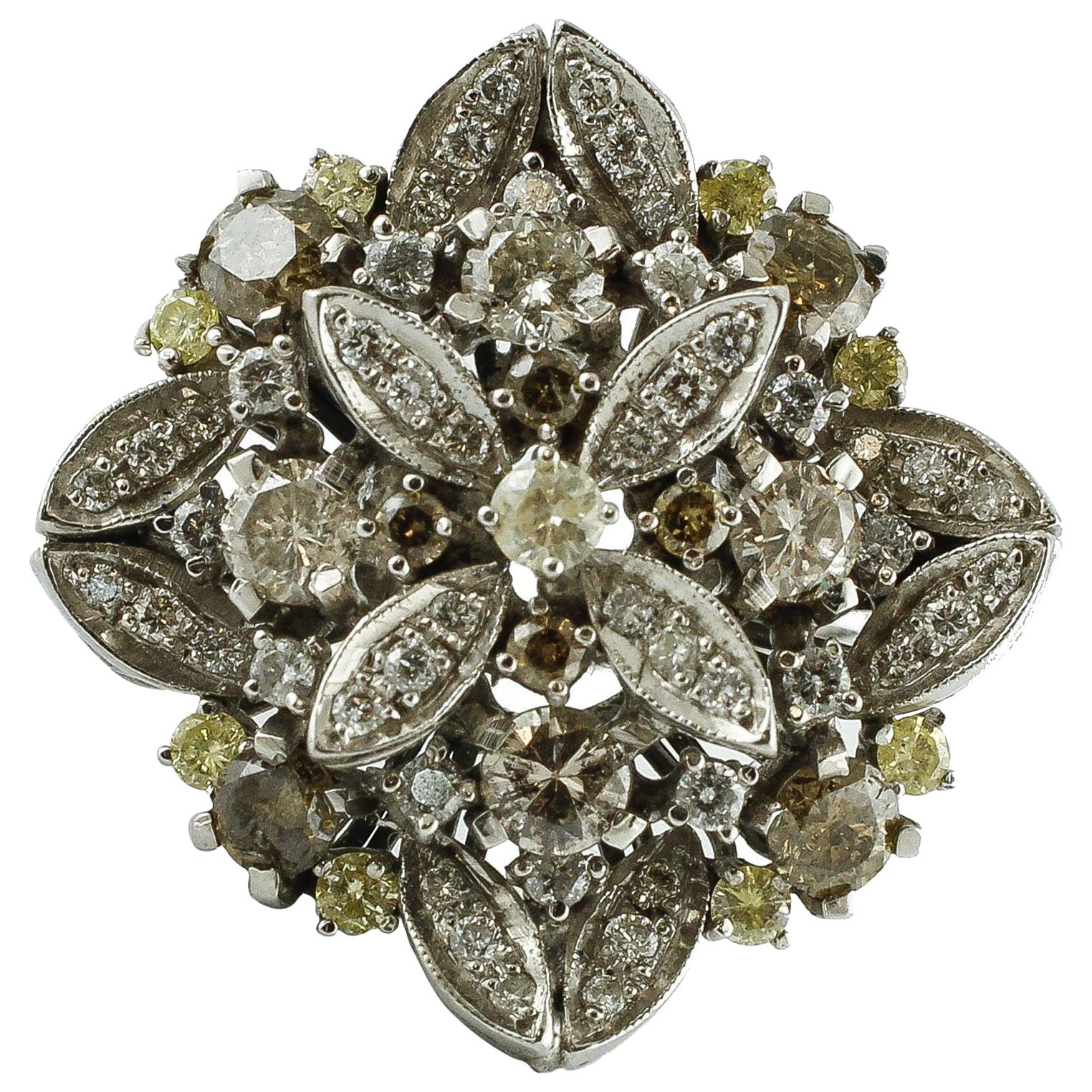 Diamants blancs, diamants fantaisie, bague Retrò en or blanc 14 carats. en vente