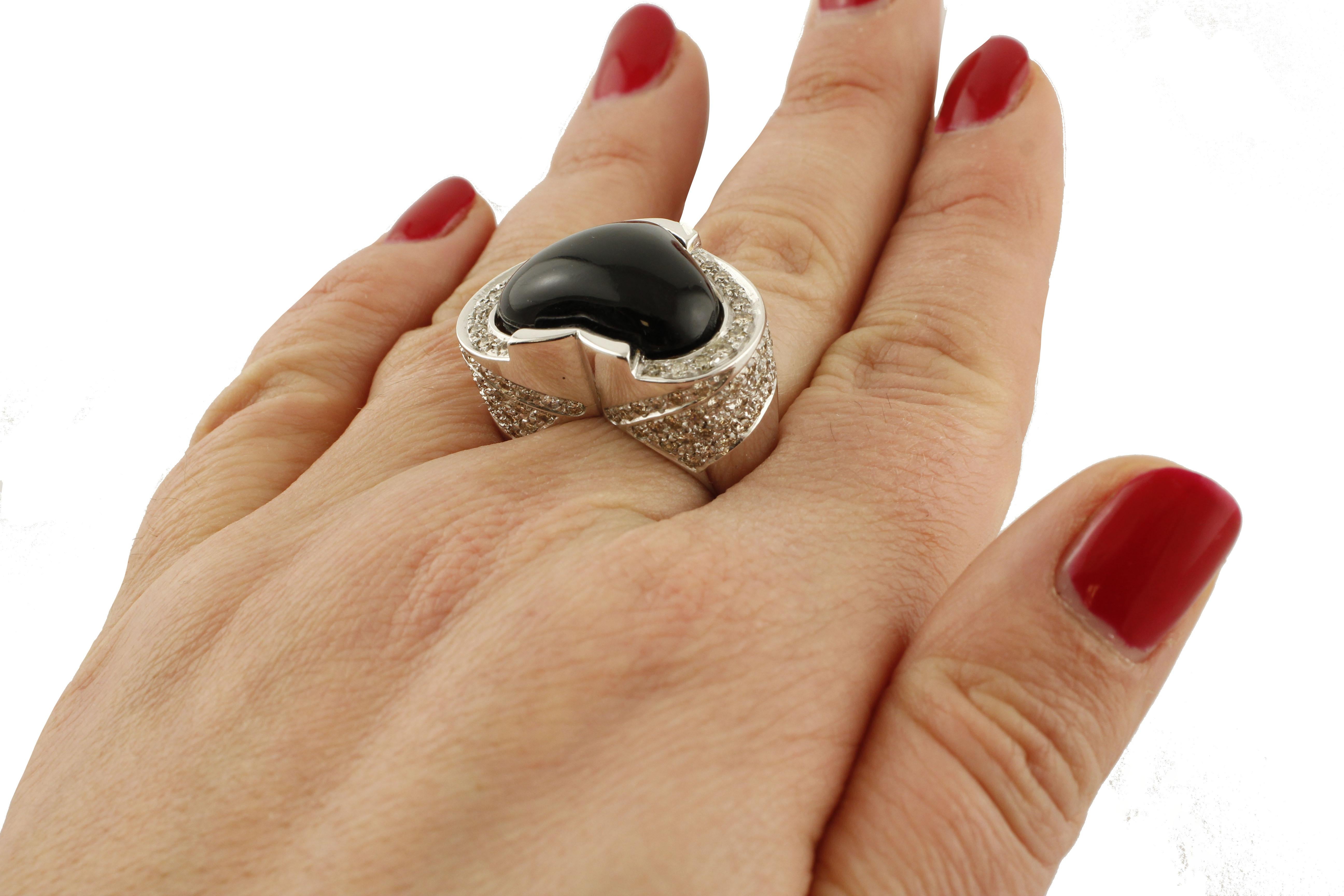 White Diamonds Heart Shape Onyx White Gold Fashion Ring In Excellent Condition For Sale In Marcianise, Marcianise (CE)