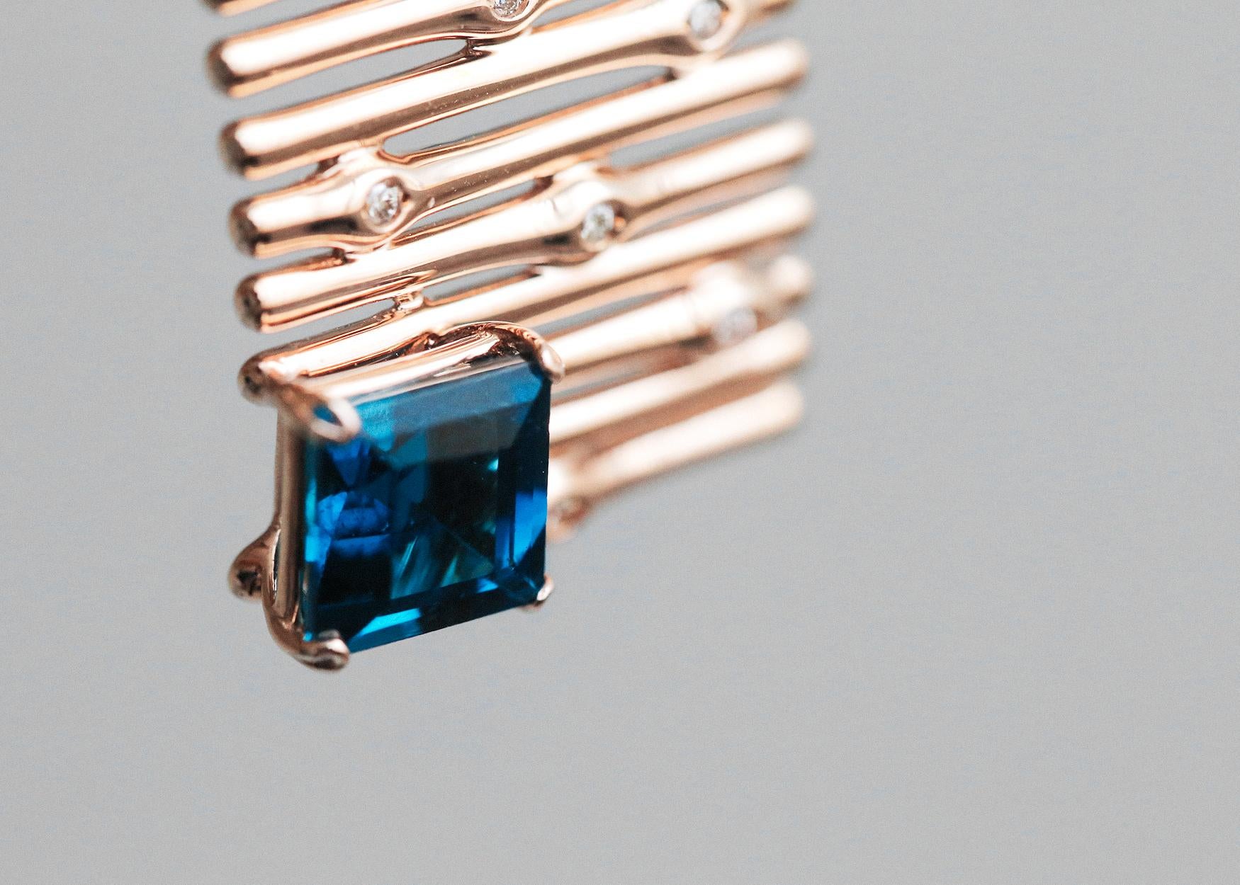 Women's White Diamonds & Londen Blue Topaz Pedent (Necklace of SOONHEE) For Sale