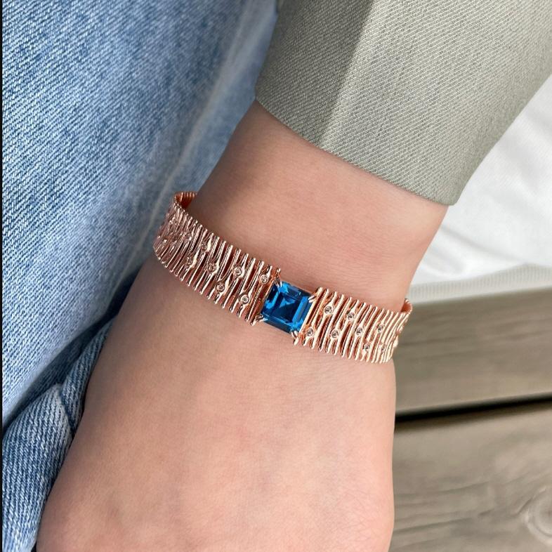 Bracelets jonc London bule topaze et diamants blancs, circonférence 20,5 cm en vente 2