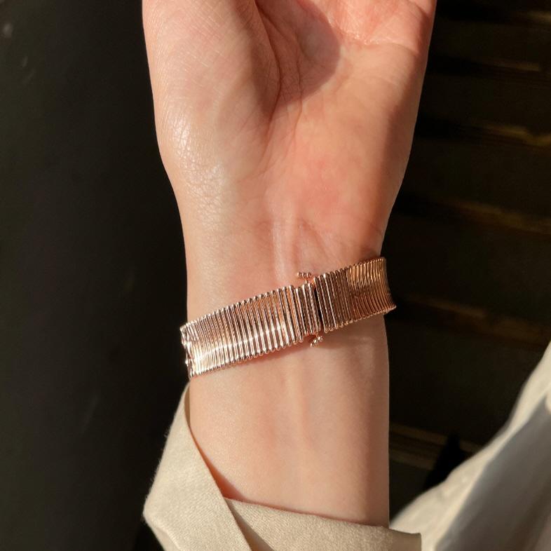 Bracelets jonc London bule topaze et diamants blancs, circonférence 20,5 cm en vente 3