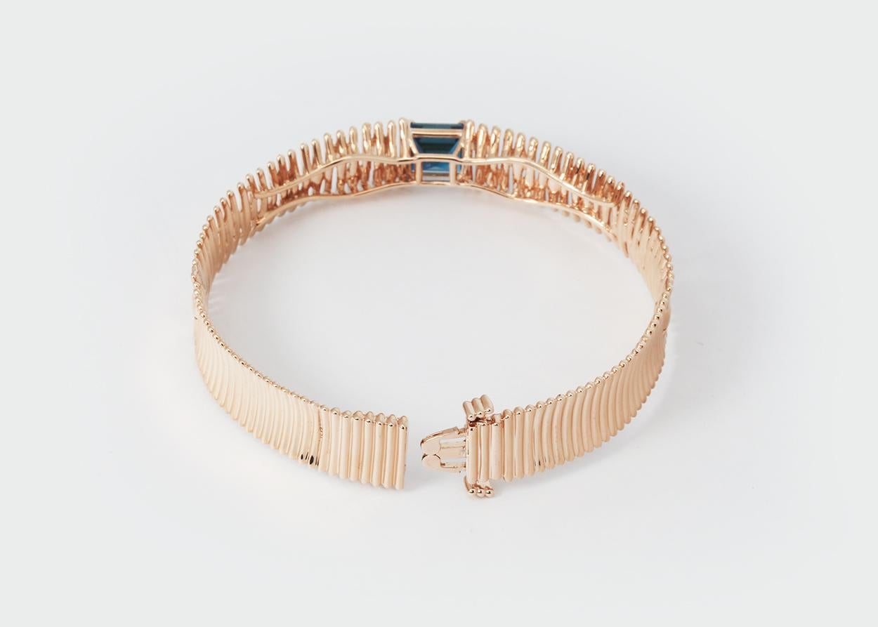 Bracelets jonc London bule topaze et diamants blancs, circonférence 20,5 cm Neuf - En vente à 종로구, SO