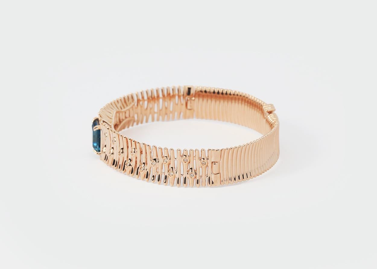 Artiste Bracelets jonc London bule topaze et diamants blancs, circonférence 20,5 cm en vente