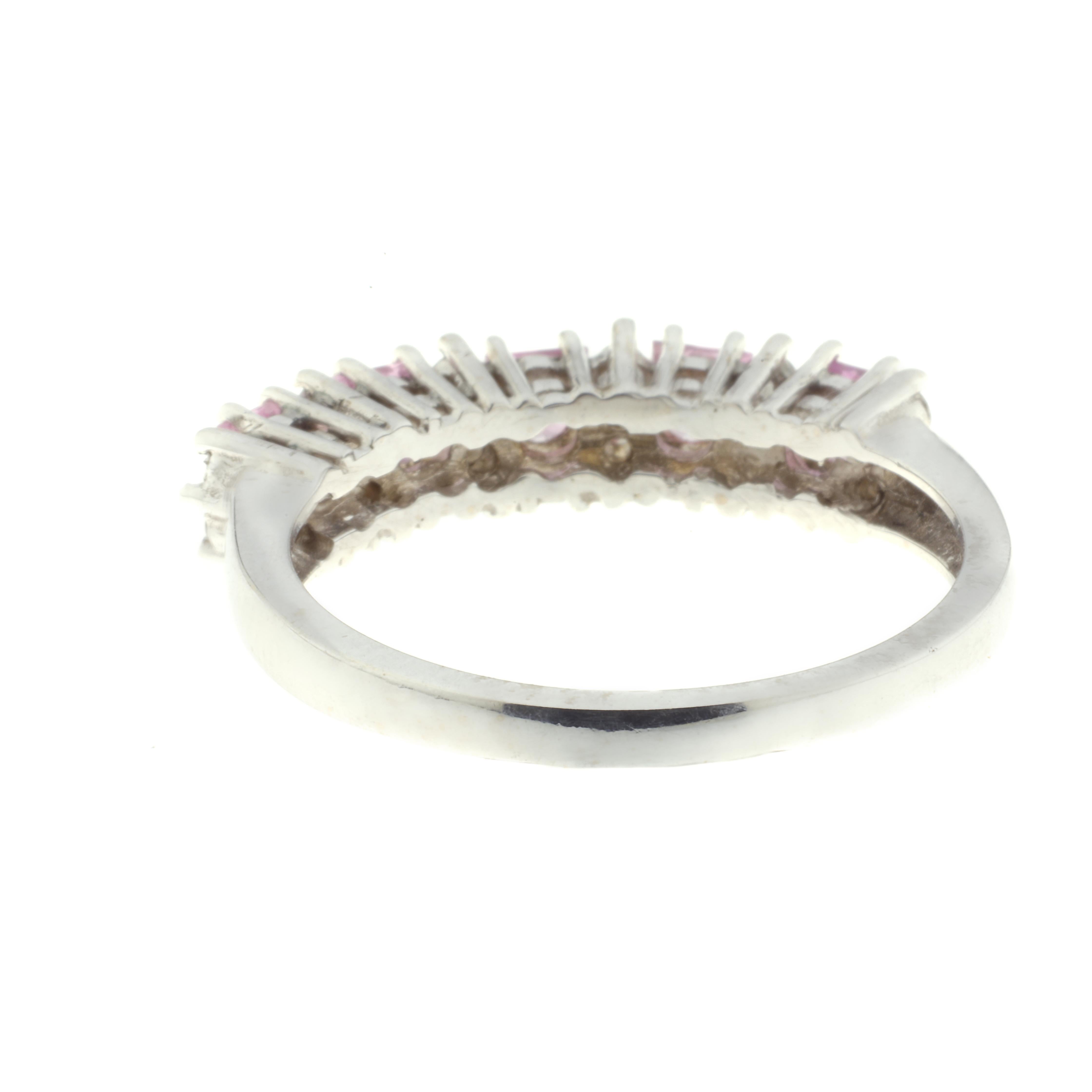 Brilliant Cut 21st Century 18 Karat White Gold Diamond and Pink Sapphire Ring For Sale