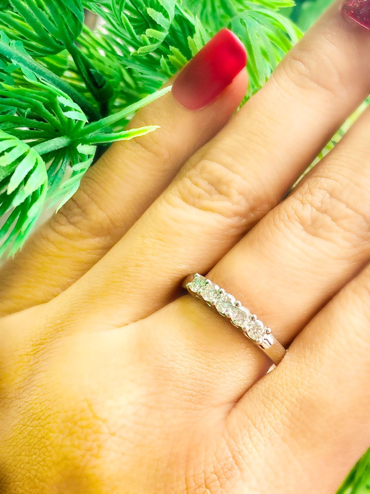 Weißer Diamanten Ring  im Zustand „Neu“ im Angebot in Kowloon, HK