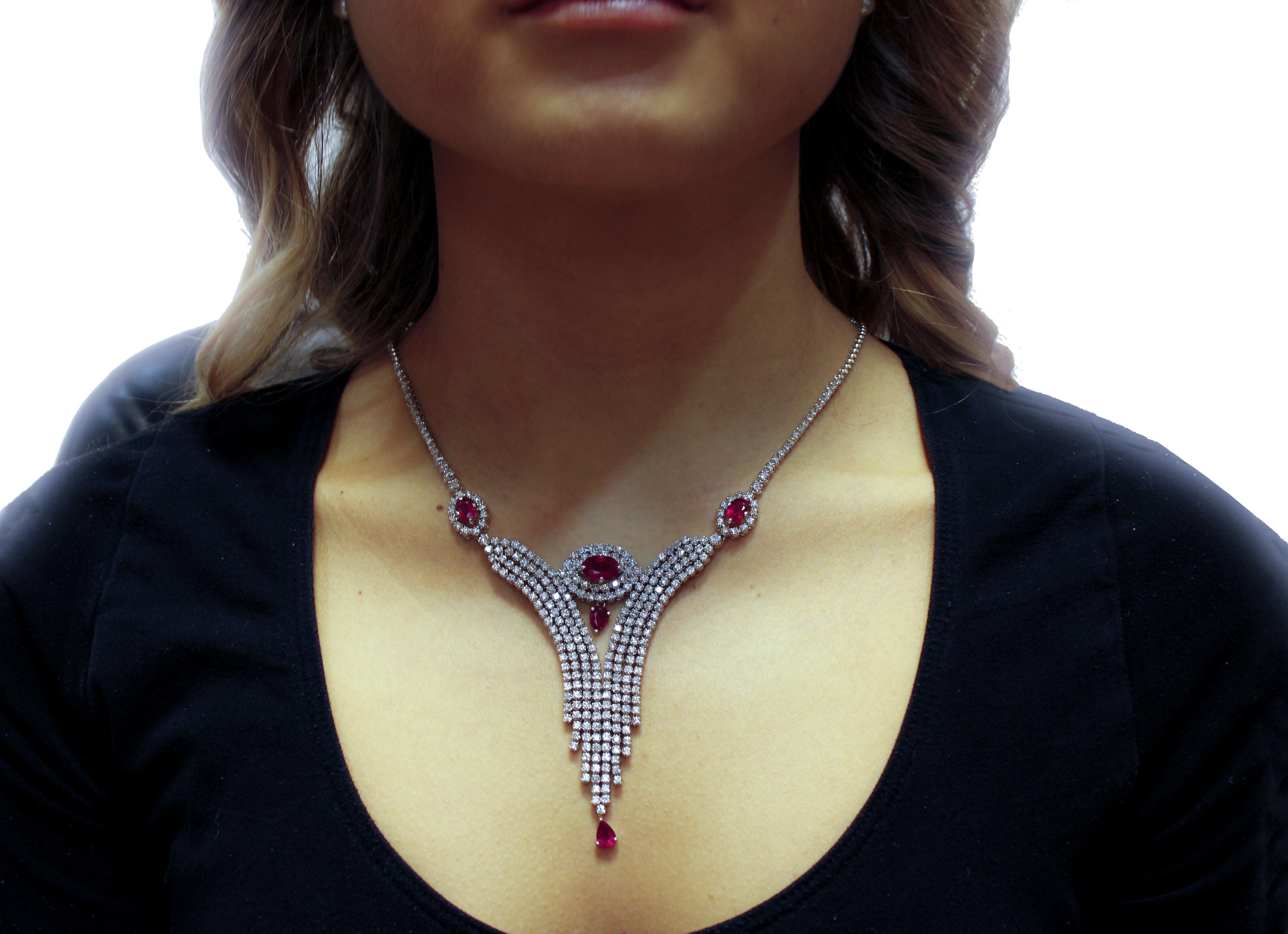 White Diamonds Rubies, 18 kt White Gold  Necklace In Excellent Condition In Marcianise, Marcianise (CE)