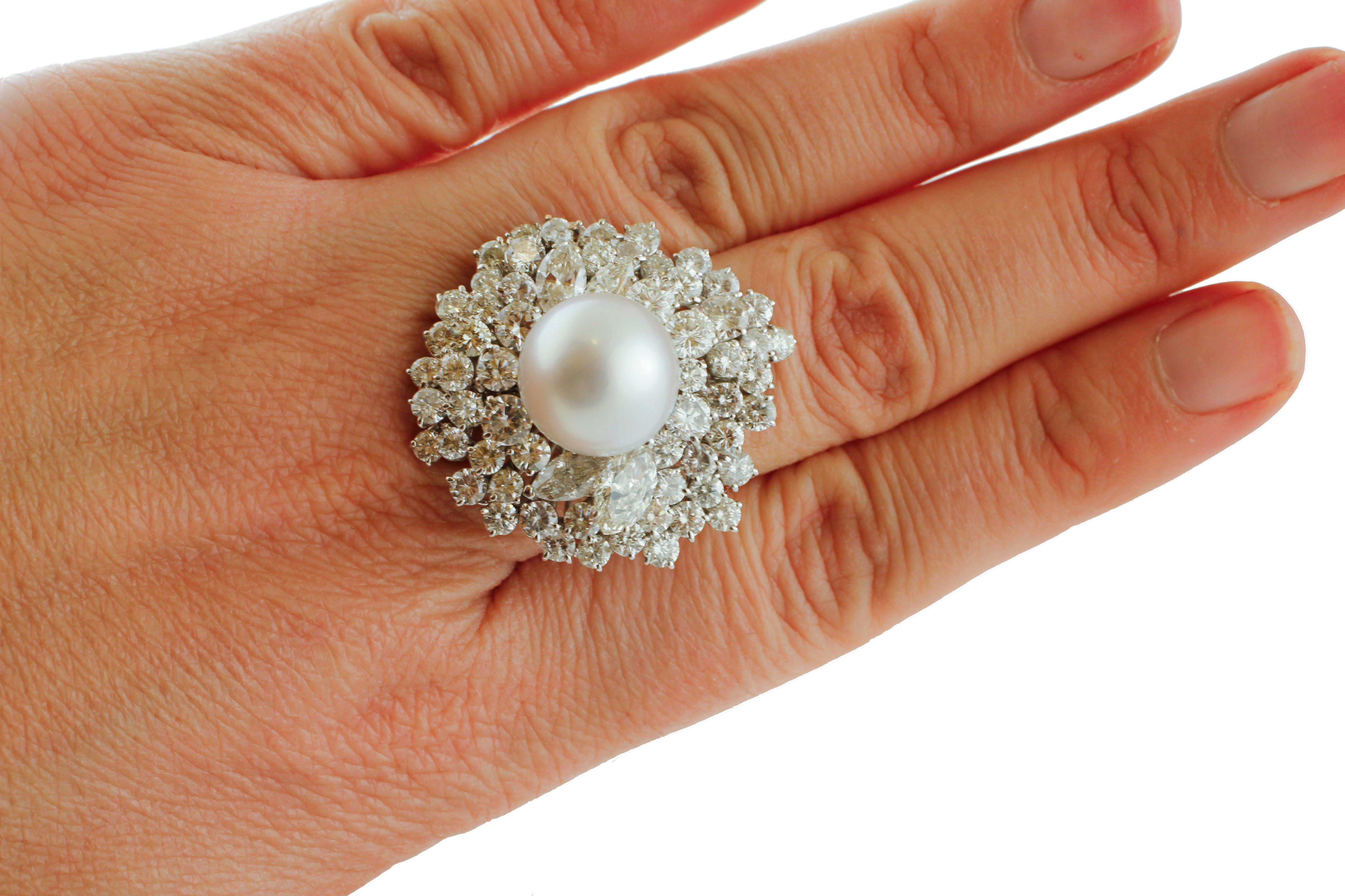 8, 90 carat white Diamonds South Sea White Pearl, White Gold Cluster/Fashion Ring In Good Condition In Marcianise, Marcianise (CE)