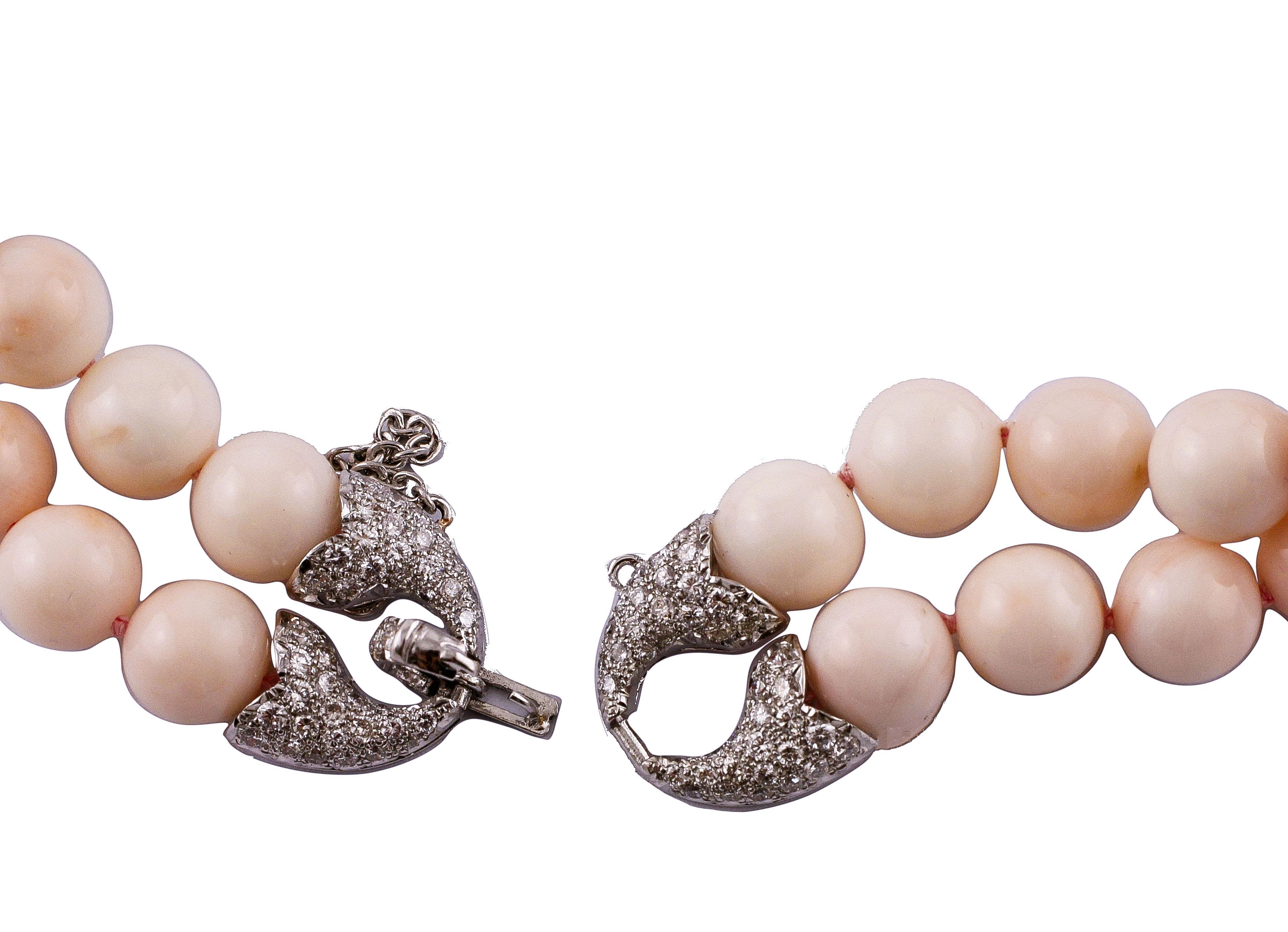 Collier perlé en or blanc et rose, diamants, tsavorites, sphères de corail rose Pour femmes en vente