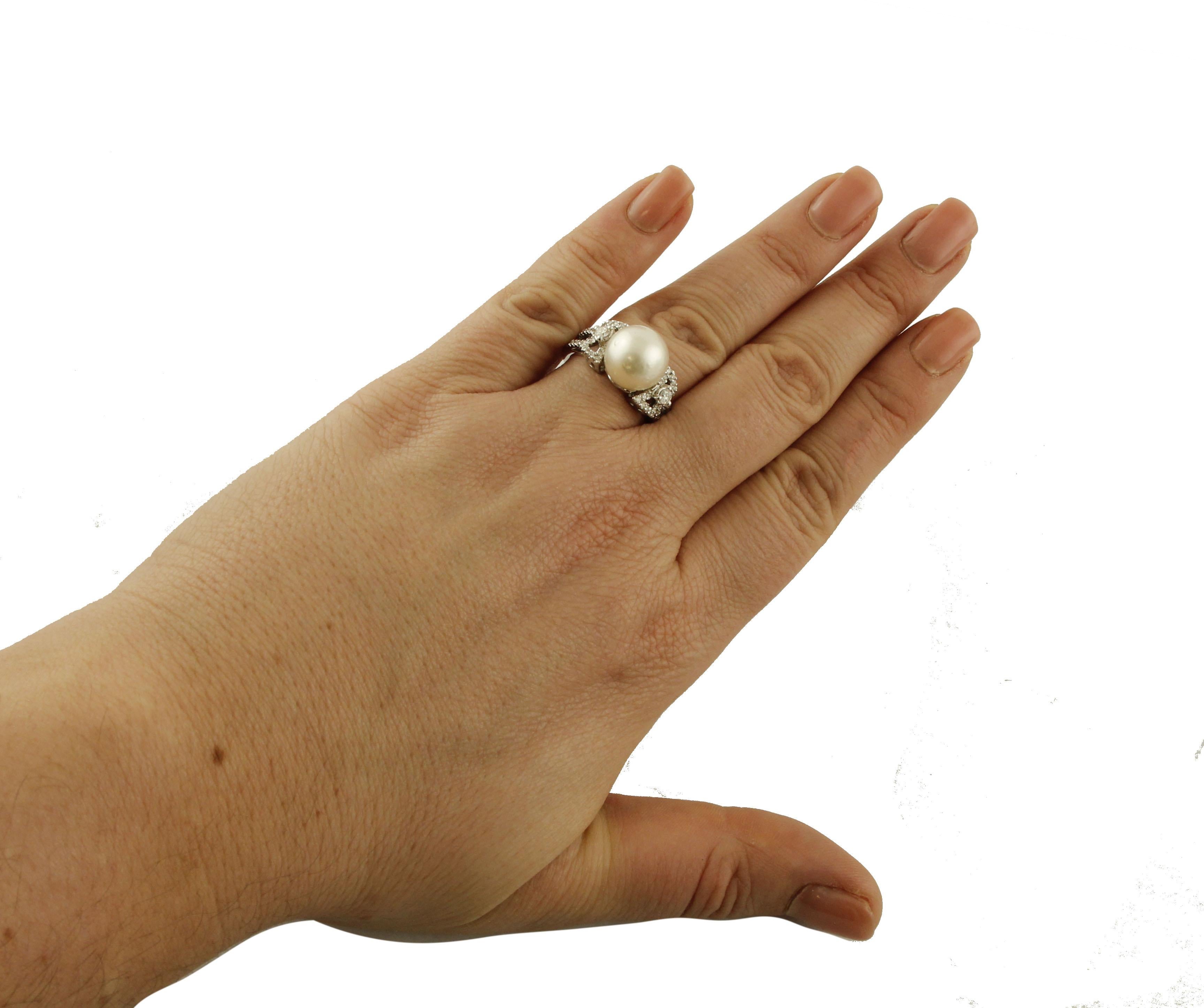 Weiße Diamanten Weiße australische Perle 18 Karat Weißgold Schleife Form Mode Ring im Zustand „Gut“ im Angebot in Marcianise, Marcianise (CE)