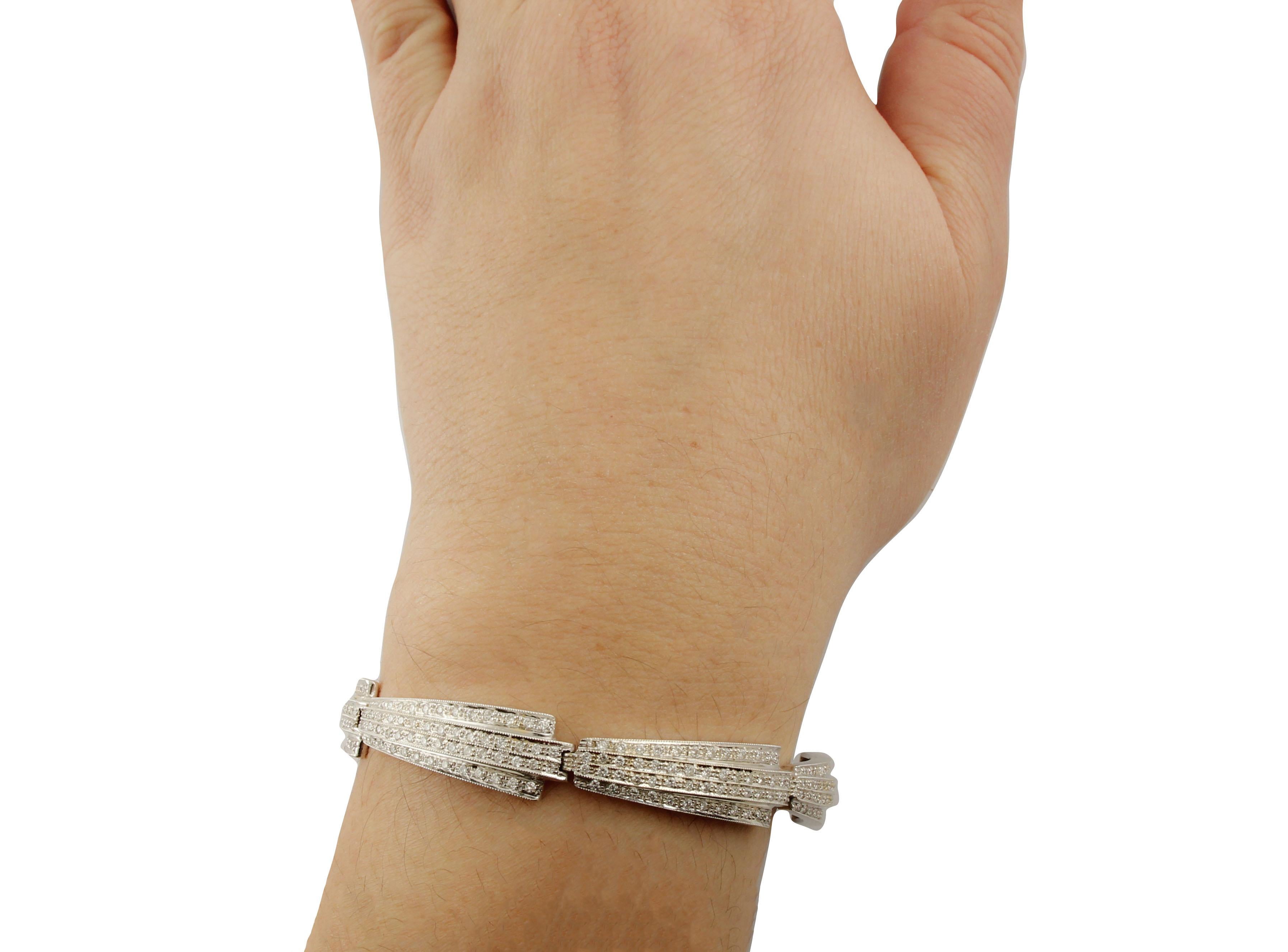 Bracelet à maillons semi-rigides en or blanc et diamants blancs en vente 1