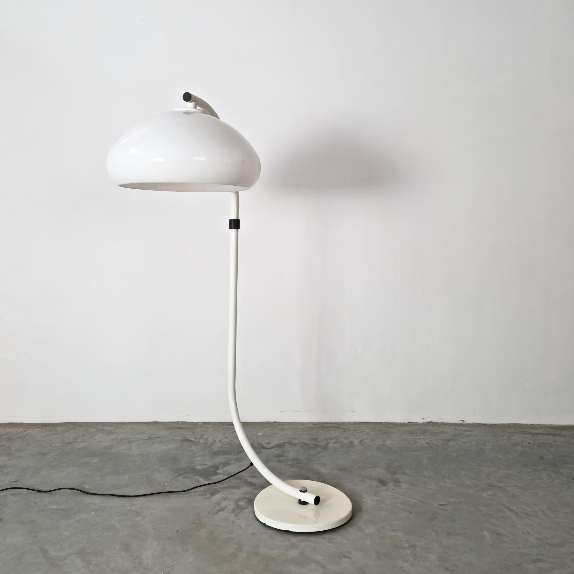 White Dijkstra flexible snake mushroom floor lamp, 1970s In Good Condition For Sale In Hilversum, NL