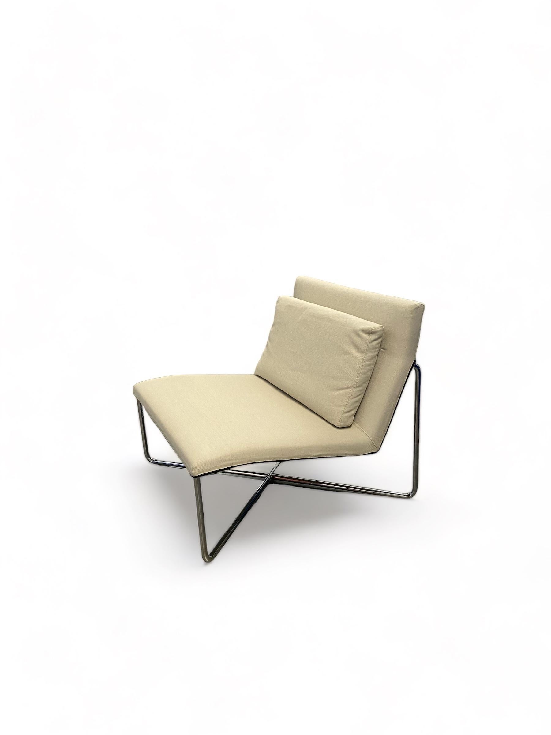 Modern White Diller chair designed by Rodolfo Dordoni for Minotti, Italy.
