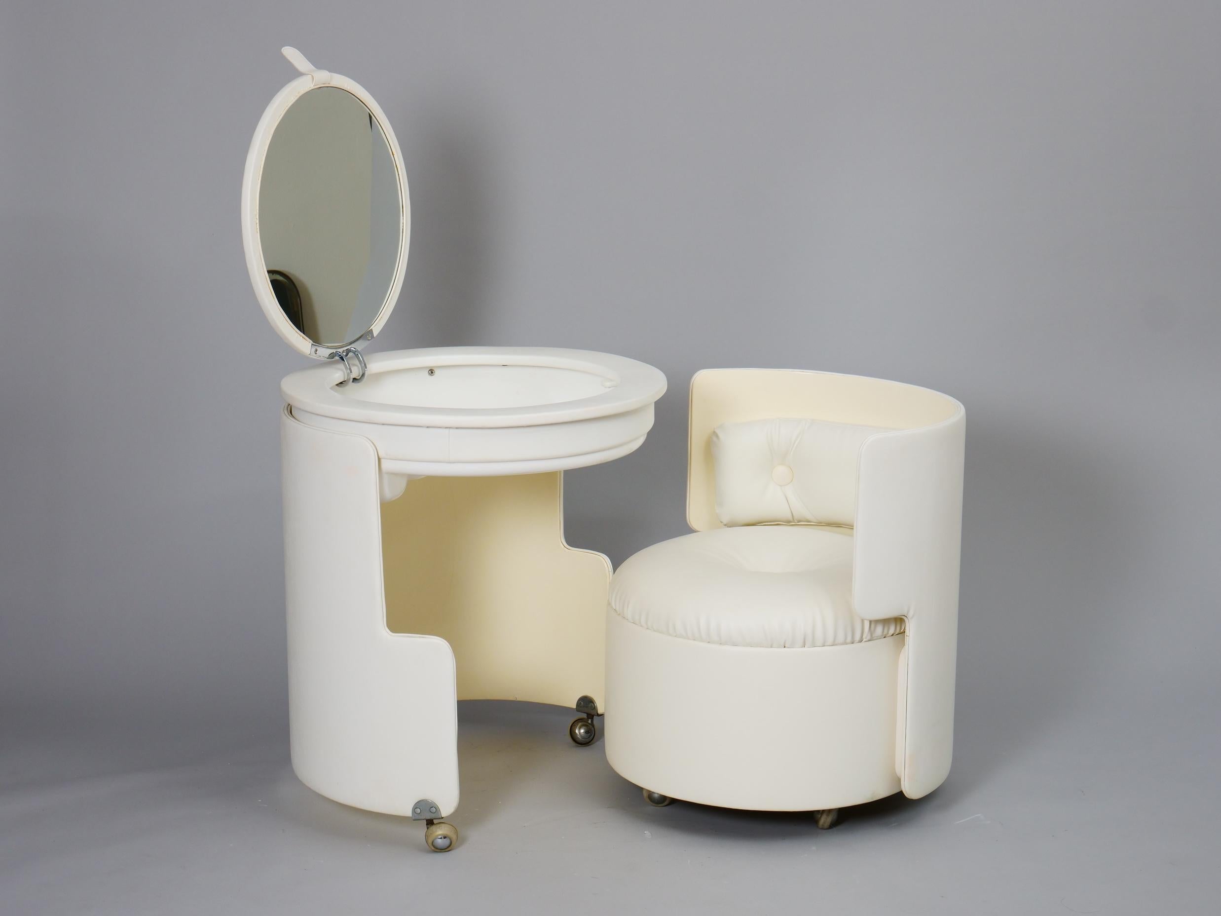 White ‘Dilly Dally’ Vanity by Massoni with original mirror and light, Italy 1968 3