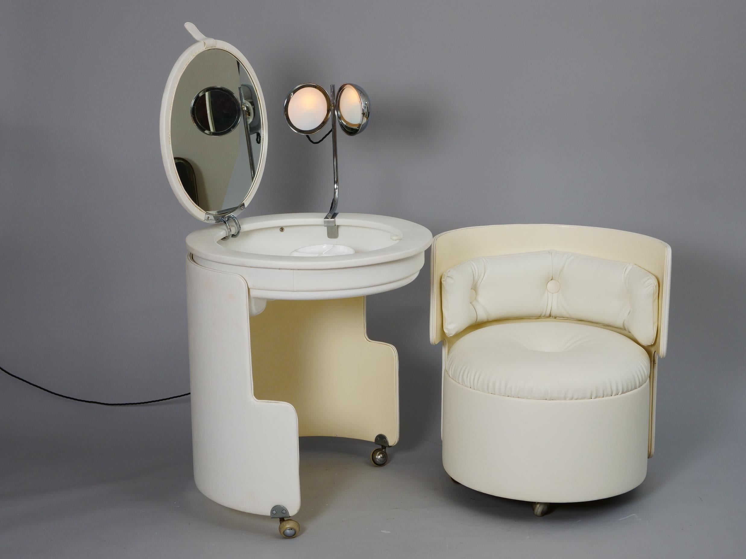 Mid-Century Modern White ‘Dilly Dally’ Vanity by Massoni with original mirror and light, Italy 1968