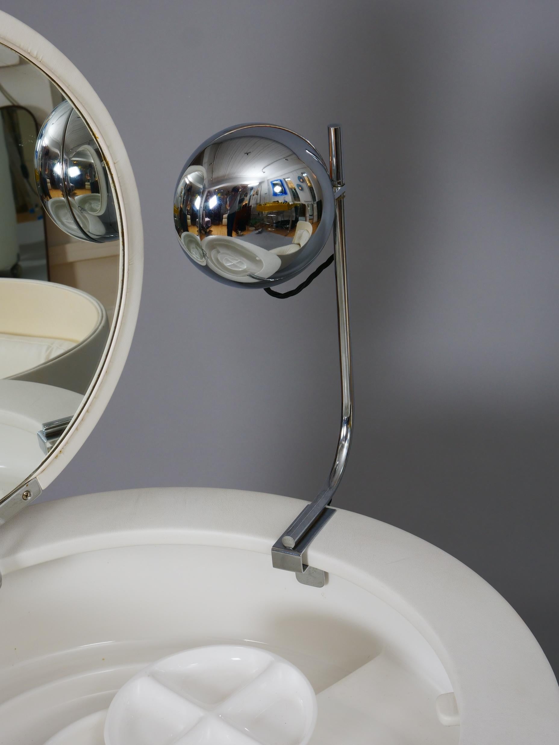 Mid-20th Century White ‘Dilly Dally’ Vanity by Massoni with original mirror and light, Italy 1968