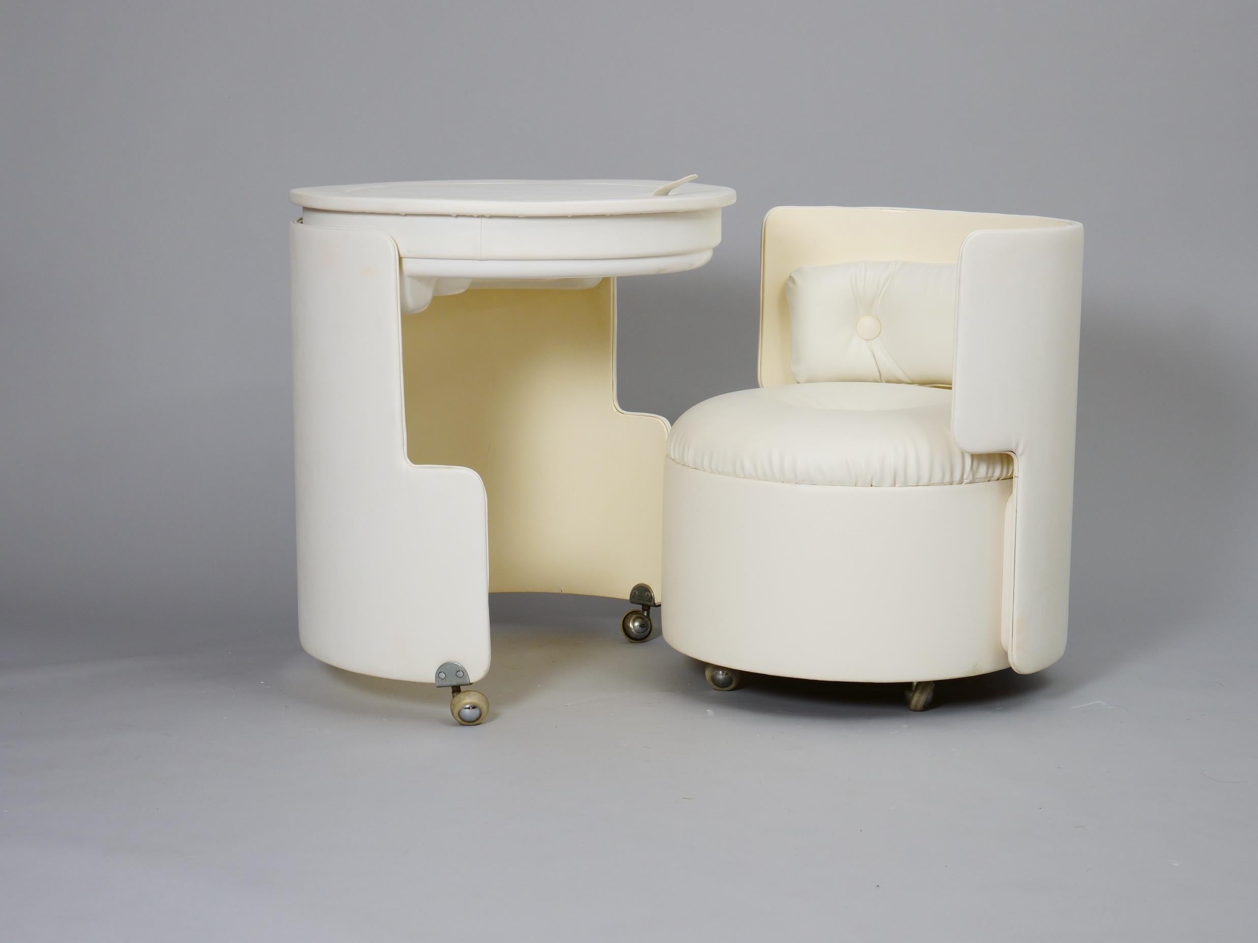 White ‘Dilly Dally’ Vanity by Massoni with original mirror and light, Italy 1968 2