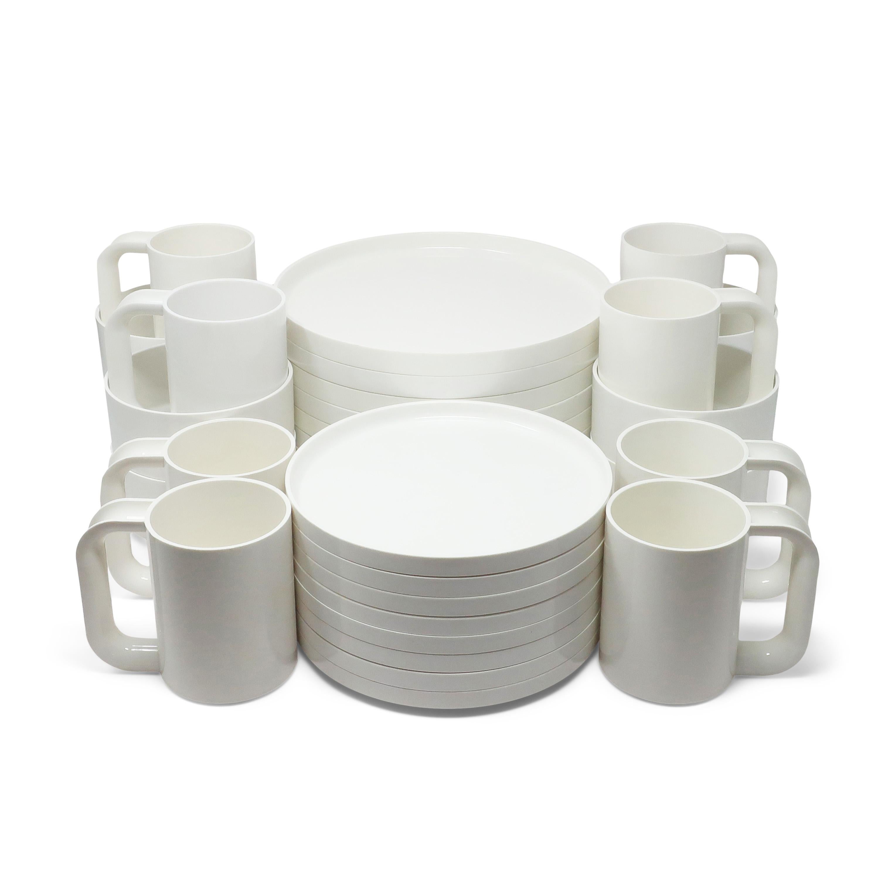 White Dinnerware by Vignelli for Heller - Set of 32 In Good Condition For Sale In Brooklyn, NY