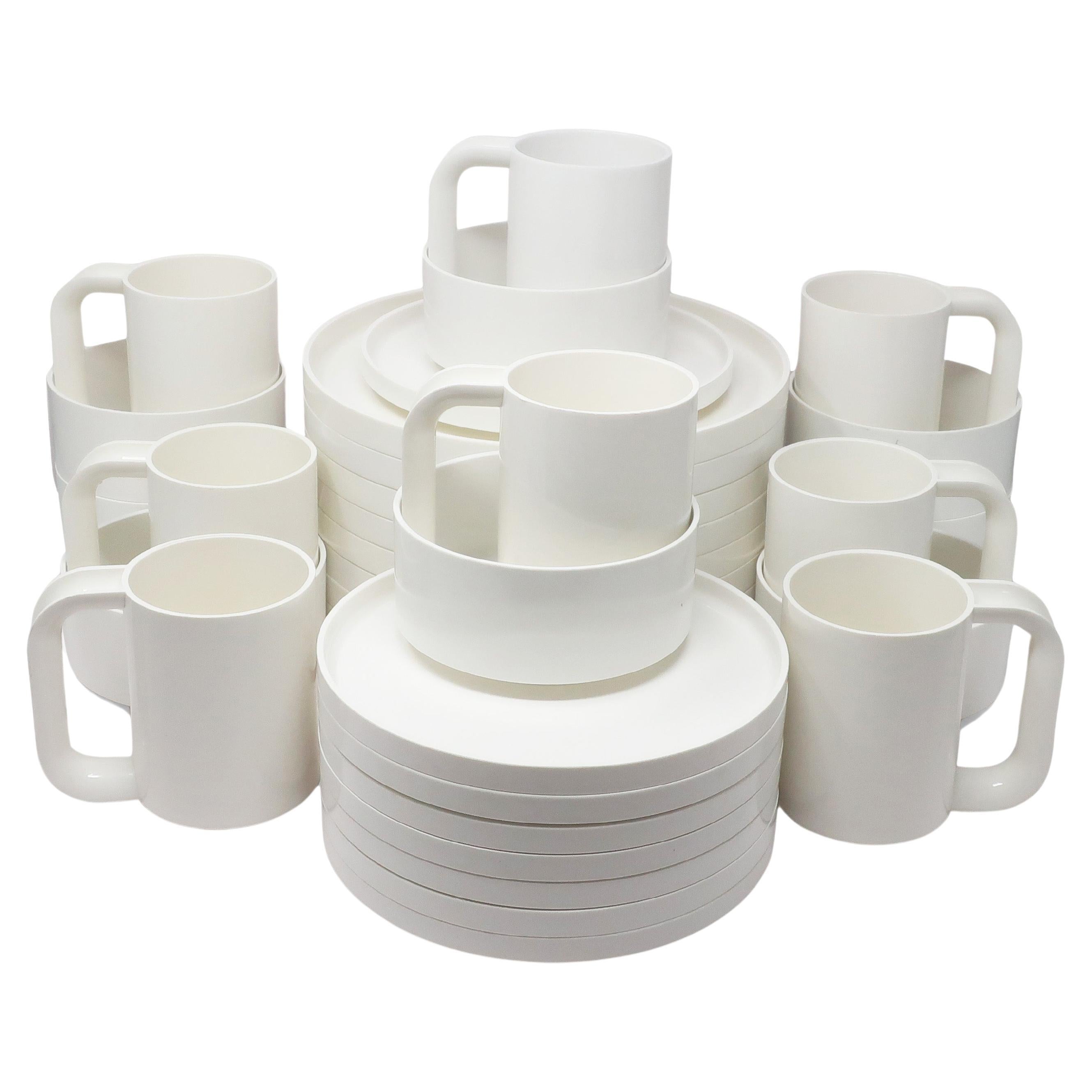 White Dinnerware by Vignelli for Heller - Set of 32 For Sale
