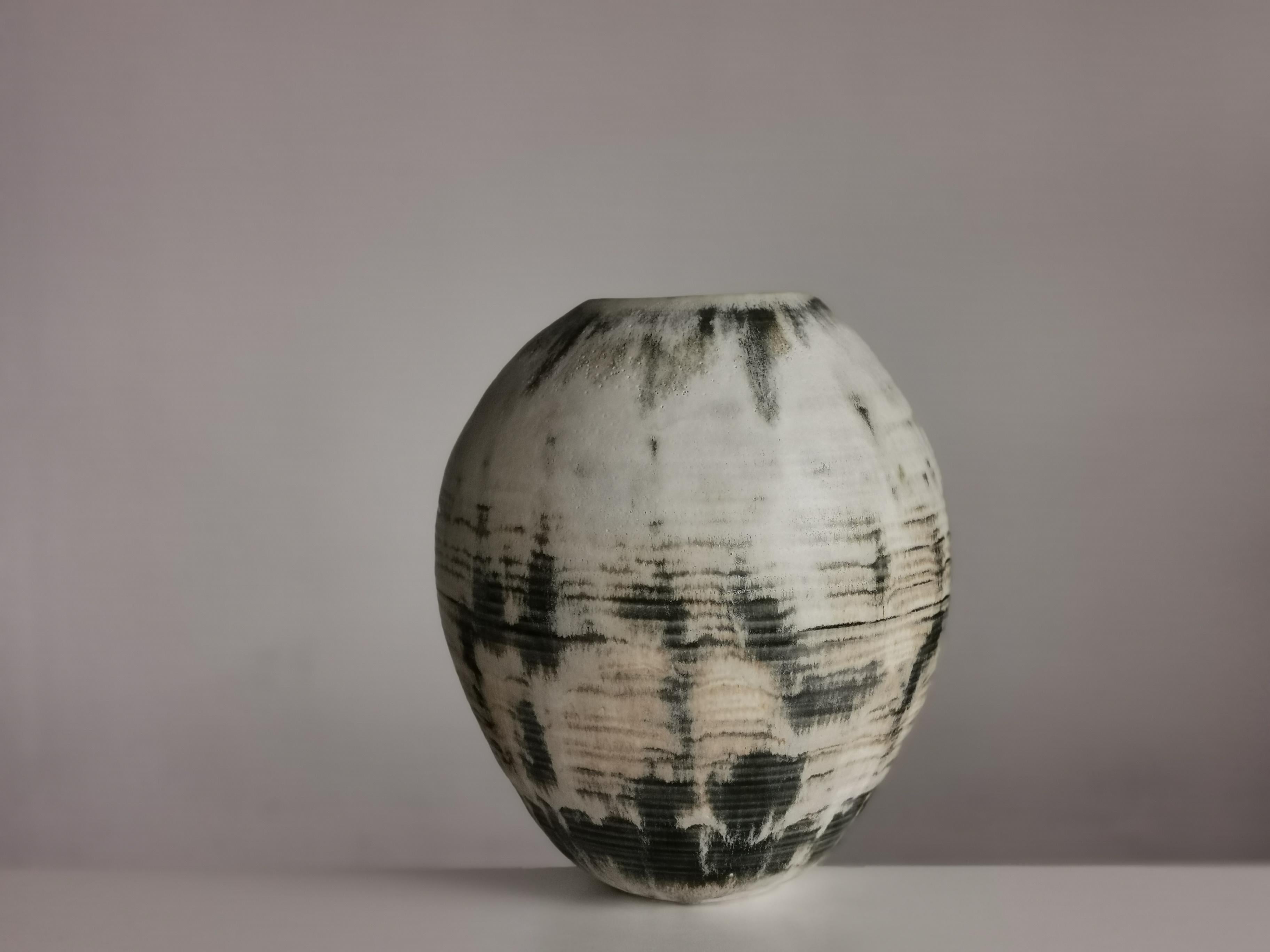 White Distorted Form with Green Glaze Highlights N.74, Ceramic Sculpture Vessel In New Condition For Sale In London, GB