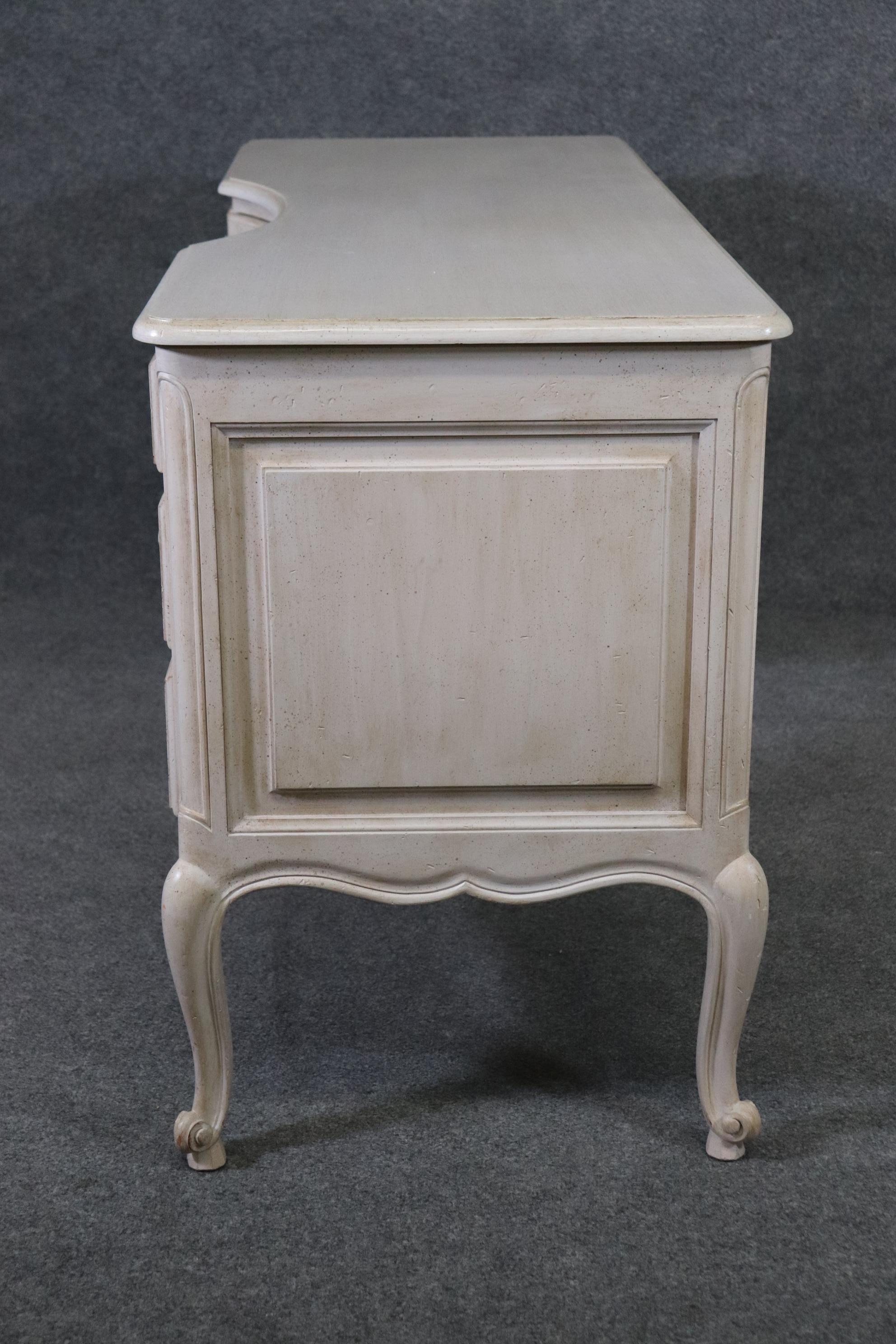 White Distressed Painted French Louis XV Style Ladies Vanity Writing Desk In Good Condition For Sale In Swedesboro, NJ