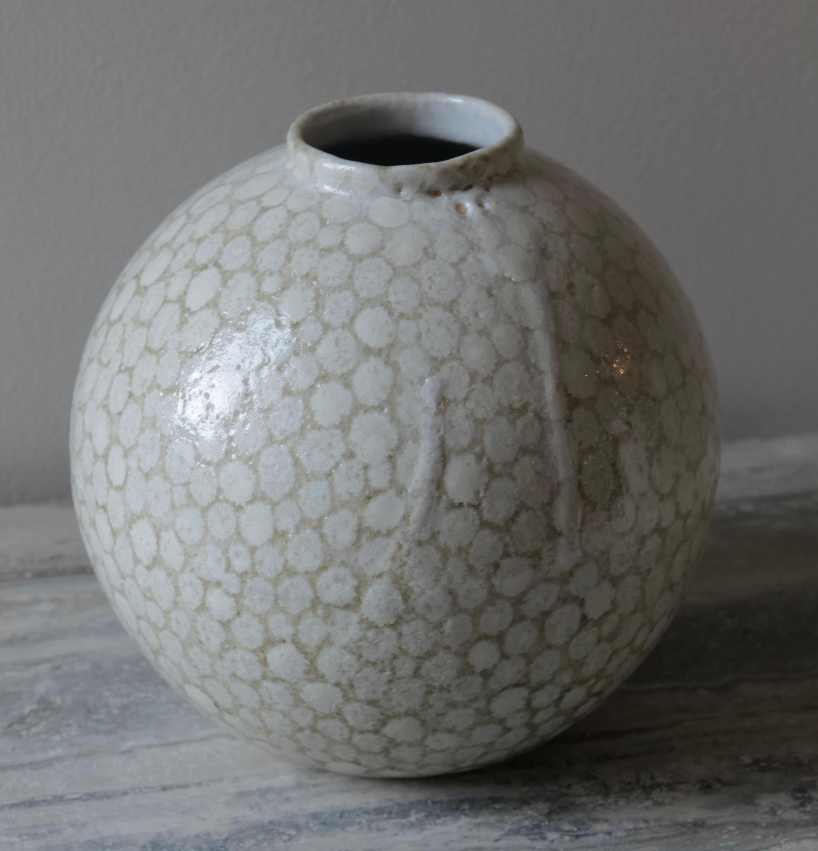 White Dots Large Porcelain Globe Vase with Shino Glaze In New Condition For Sale In New York City, NY