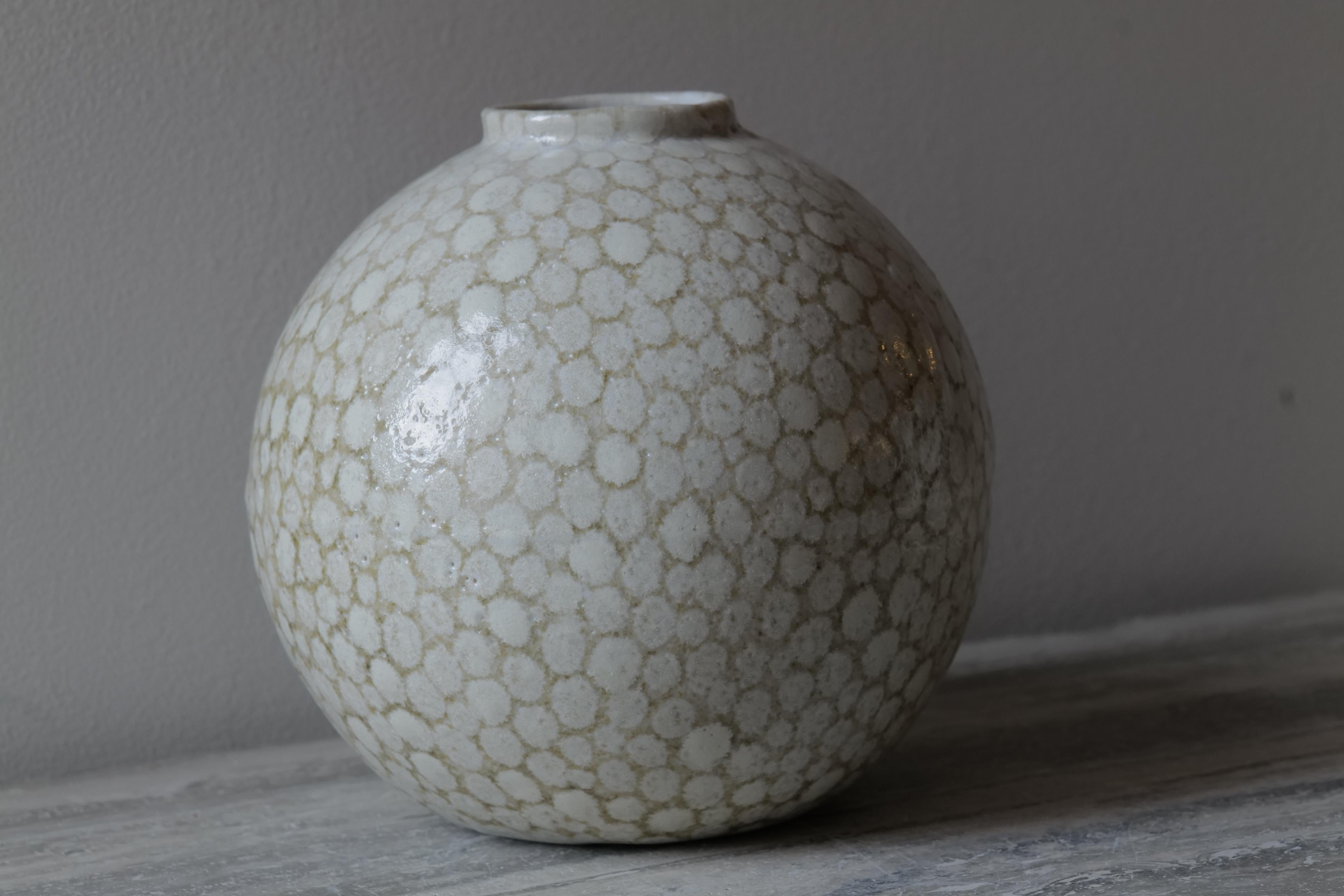 Contemporary White Dots Large Porcelain Globe Vase with Shino Glaze For Sale