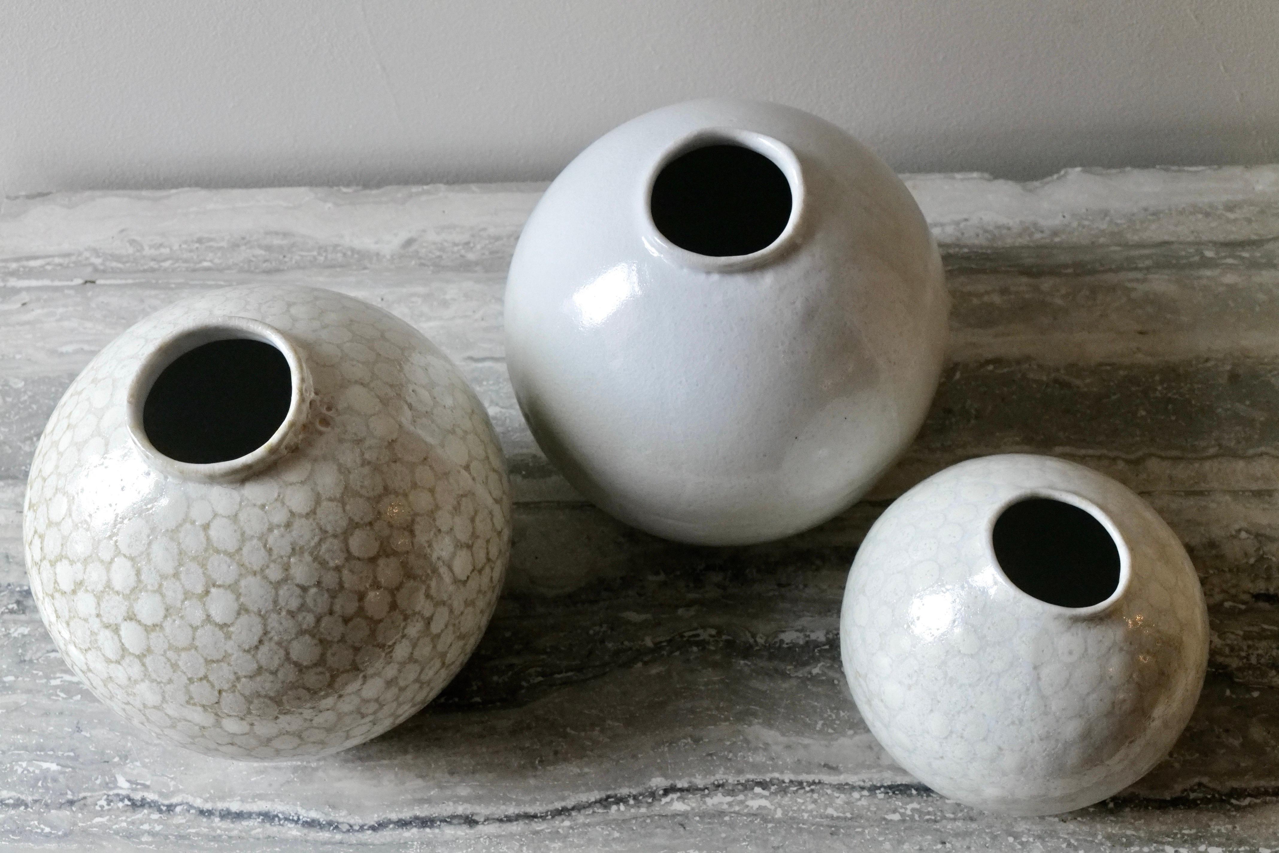 White Dots Large Porcelain Globe Vase with Shino Glaze For Sale 1