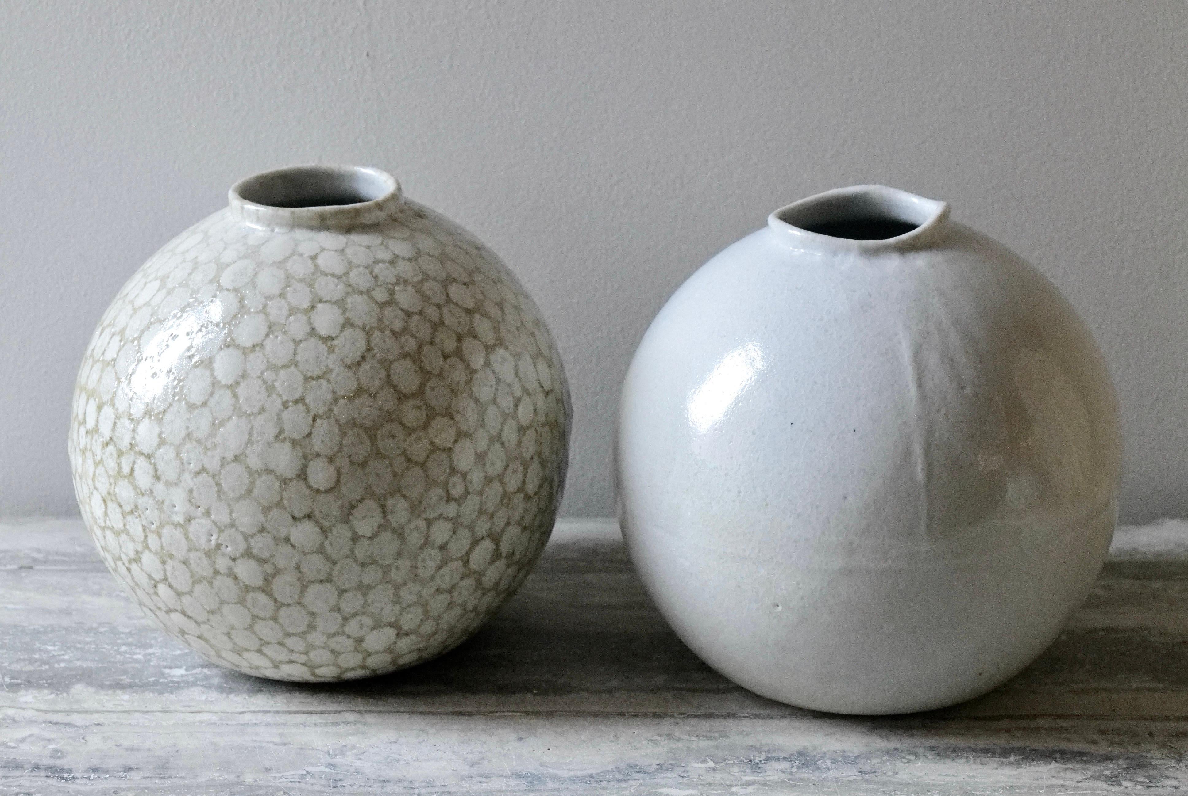 White Dots Large Porcelain Globe Vase with Shino Glaze For Sale 2