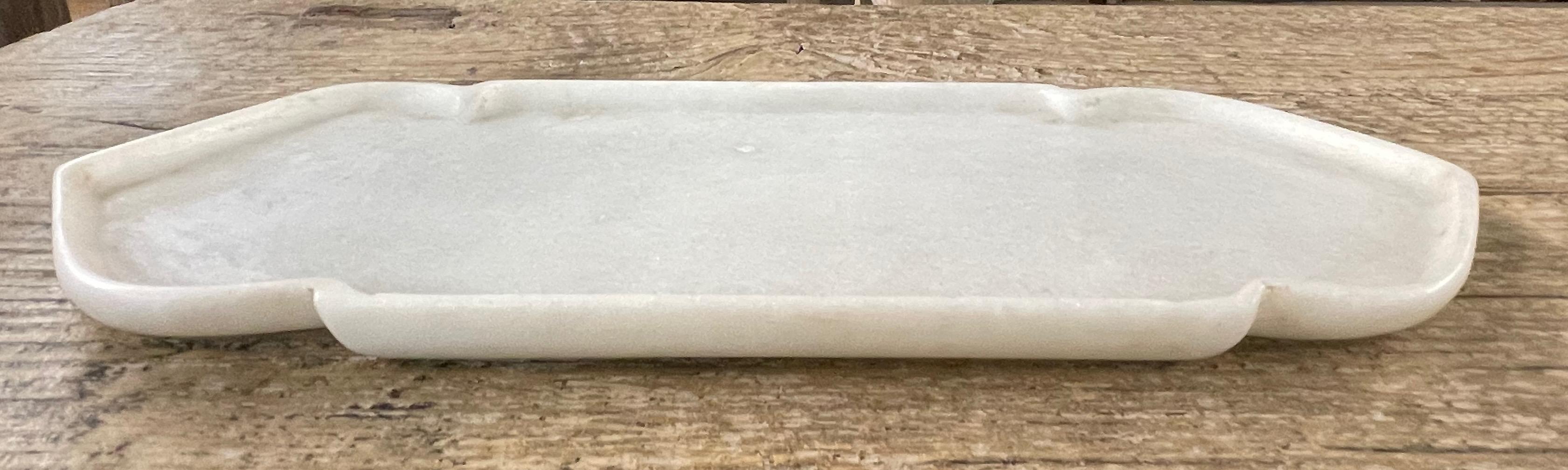 Bandeja de Mármol Blanca Doble Flecha, India, Contemporánea en Nuevo estado para la venta en New York, NY