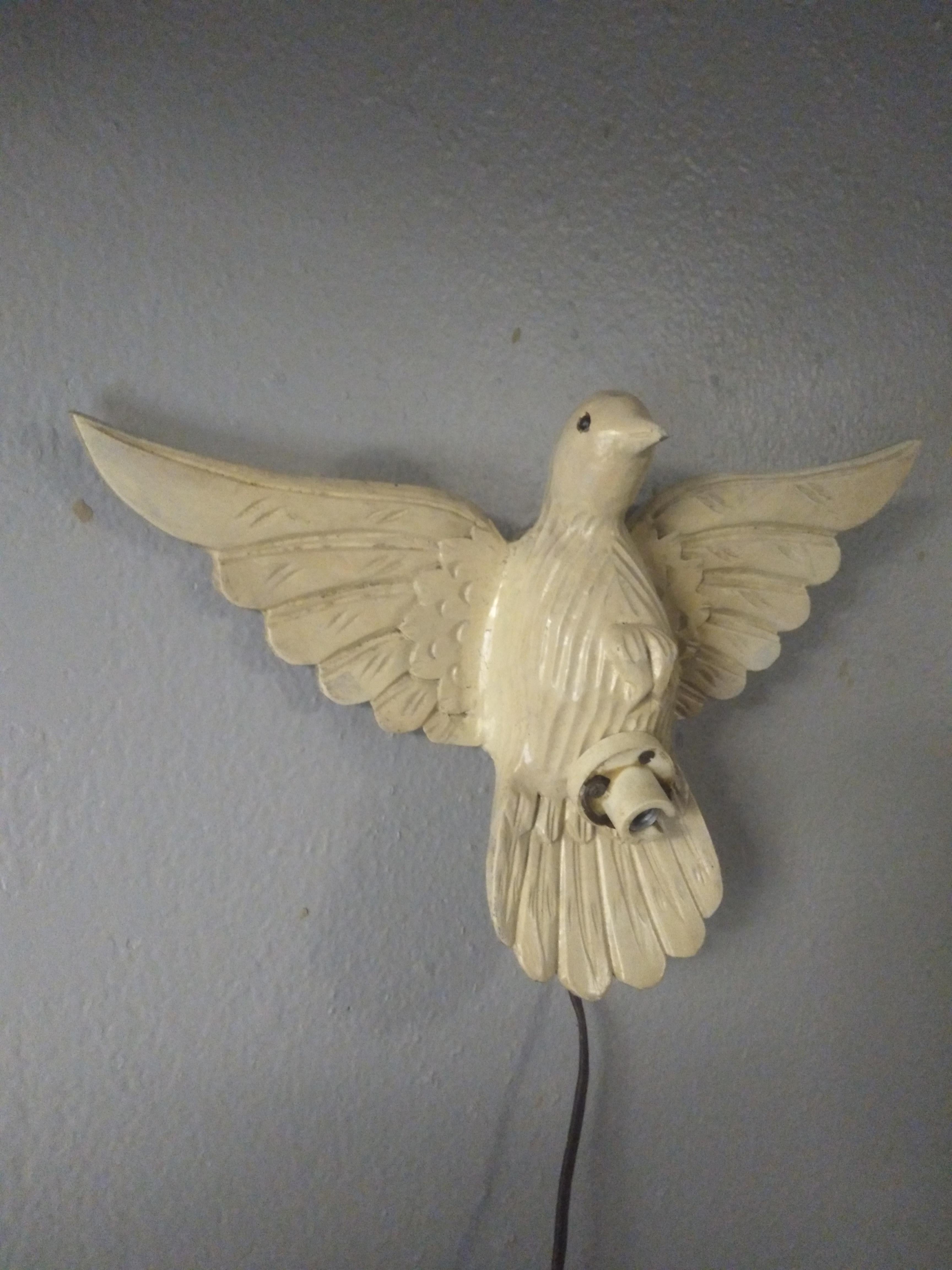 Sculpté à la main Lampe murale en bois sculpté colombe blanche en vente