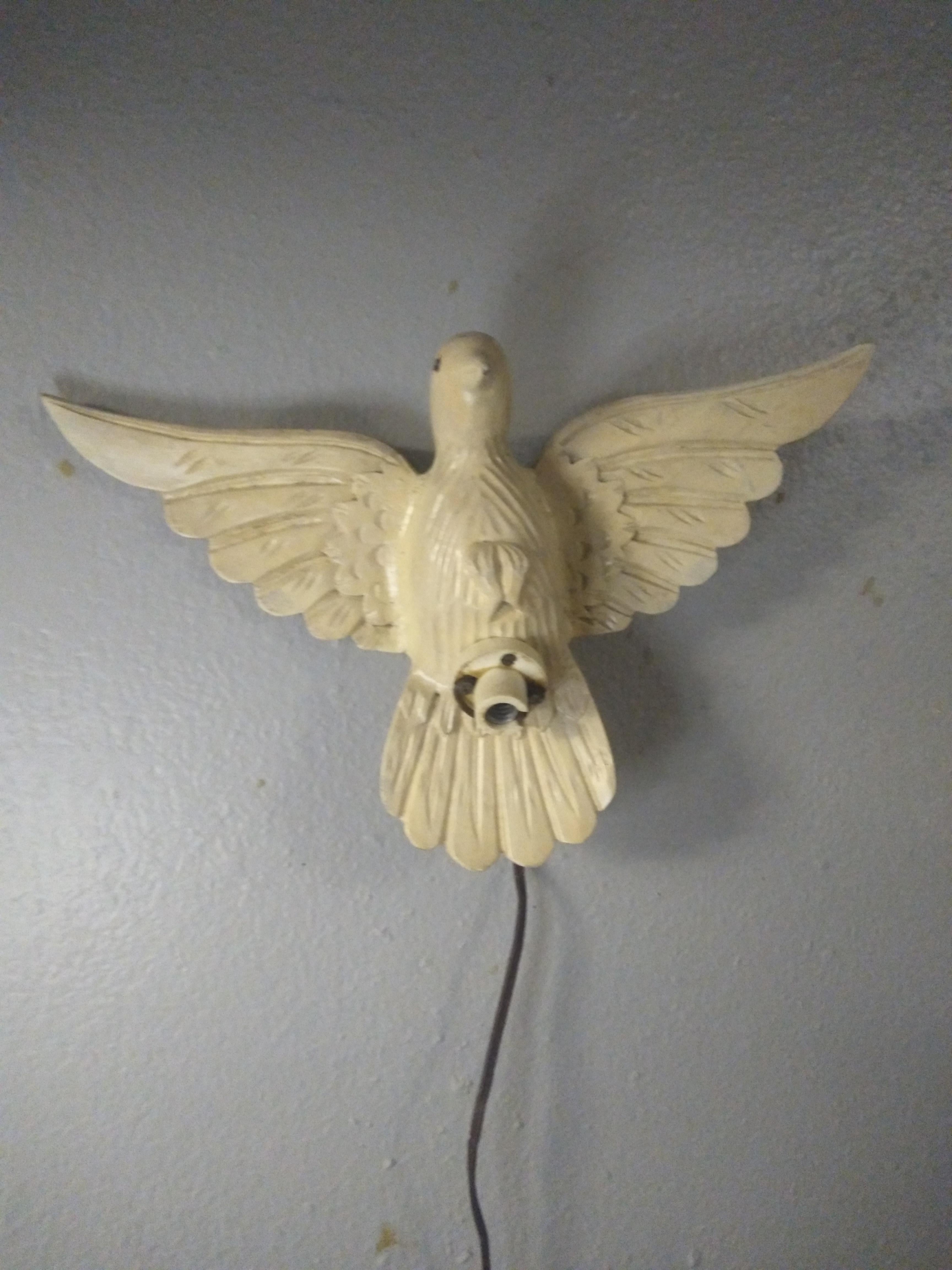 Lampe murale en bois sculpté colombe blanche Bon état - En vente à Pasadena, TX