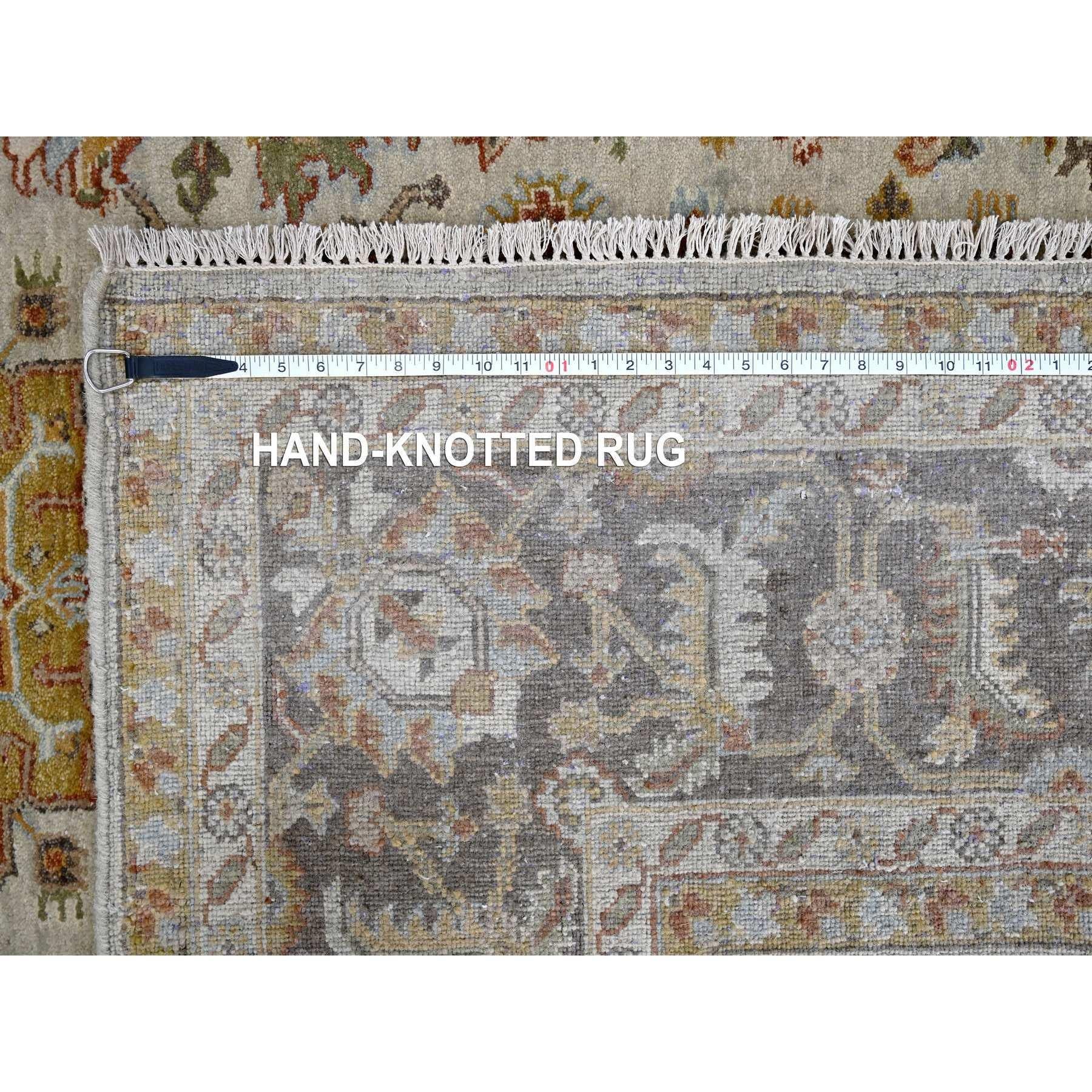 Handgeknüpfter orientalischer Teppich aus weicher Wolle mit weißer Taube im Karajeh-Design 8'3