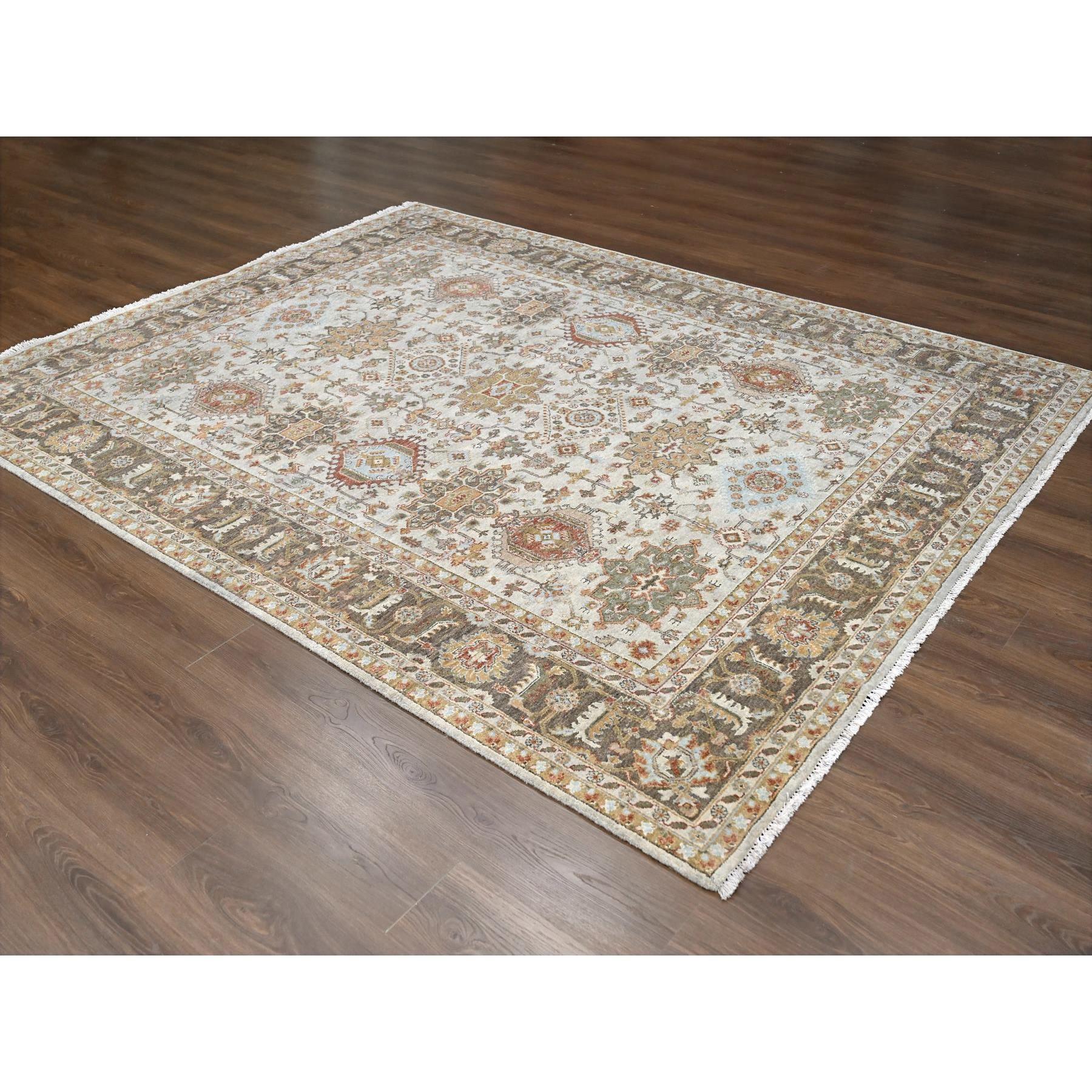 Handgeknüpfter orientalischer Teppich aus weicher Wolle mit weißer Taube im Karajeh-Design 8'3