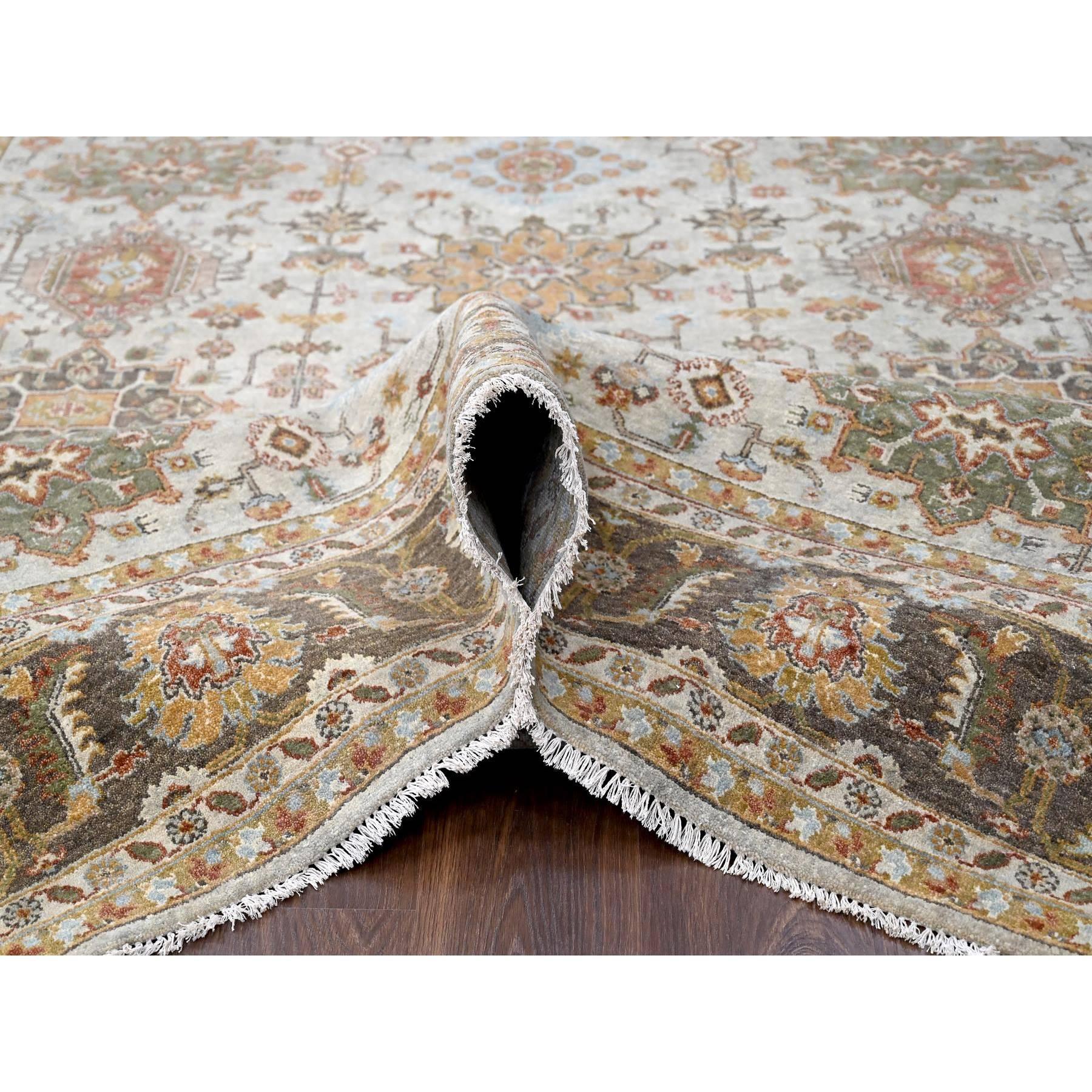Handgeknüpfter orientalischer Teppich aus weicher Wolle mit weißer Taube im Karajeh-Design 8'3