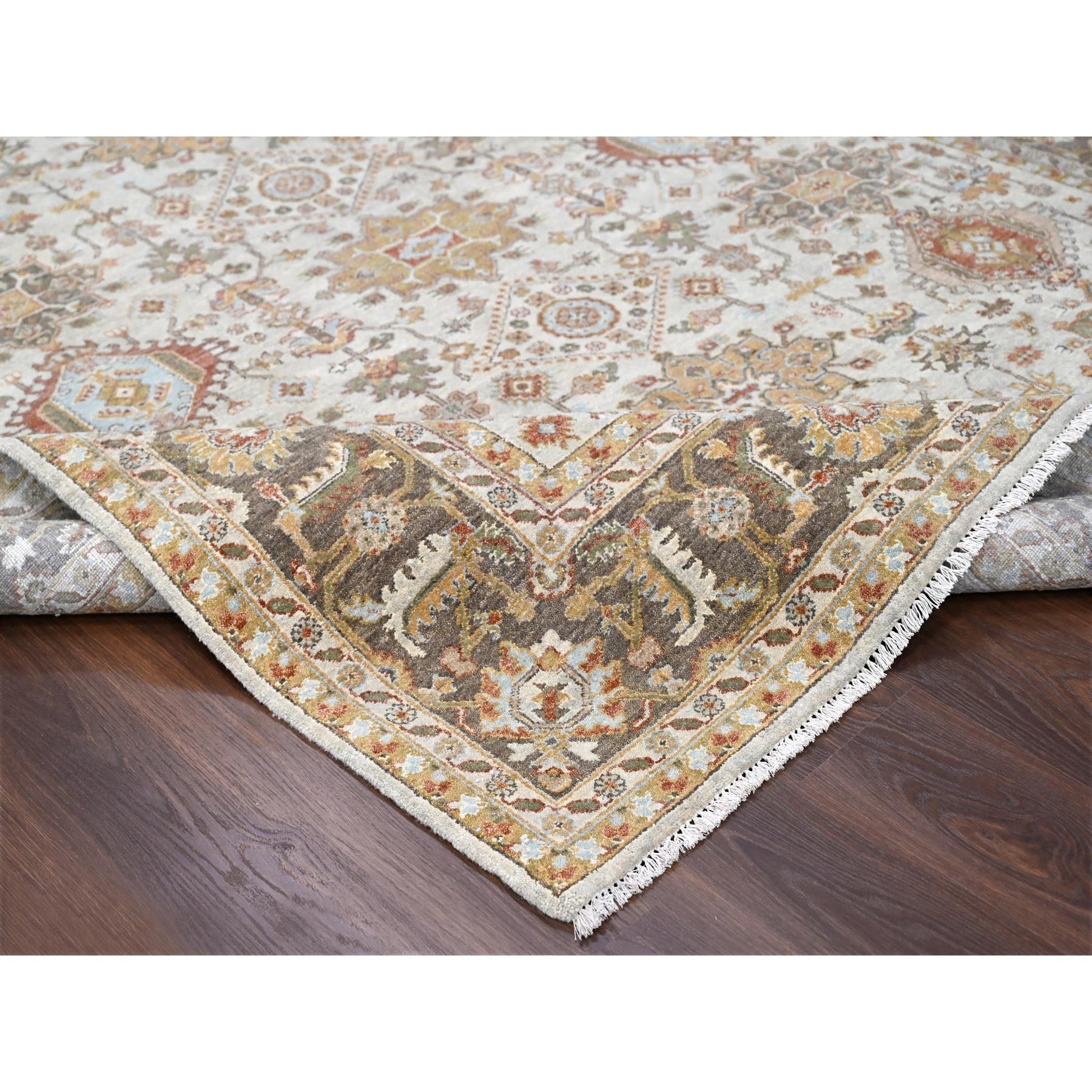 Handgeknüpfter orientalischer Teppich aus weicher Wolle mit weißer Taube im Karajeh-Design 8'3
