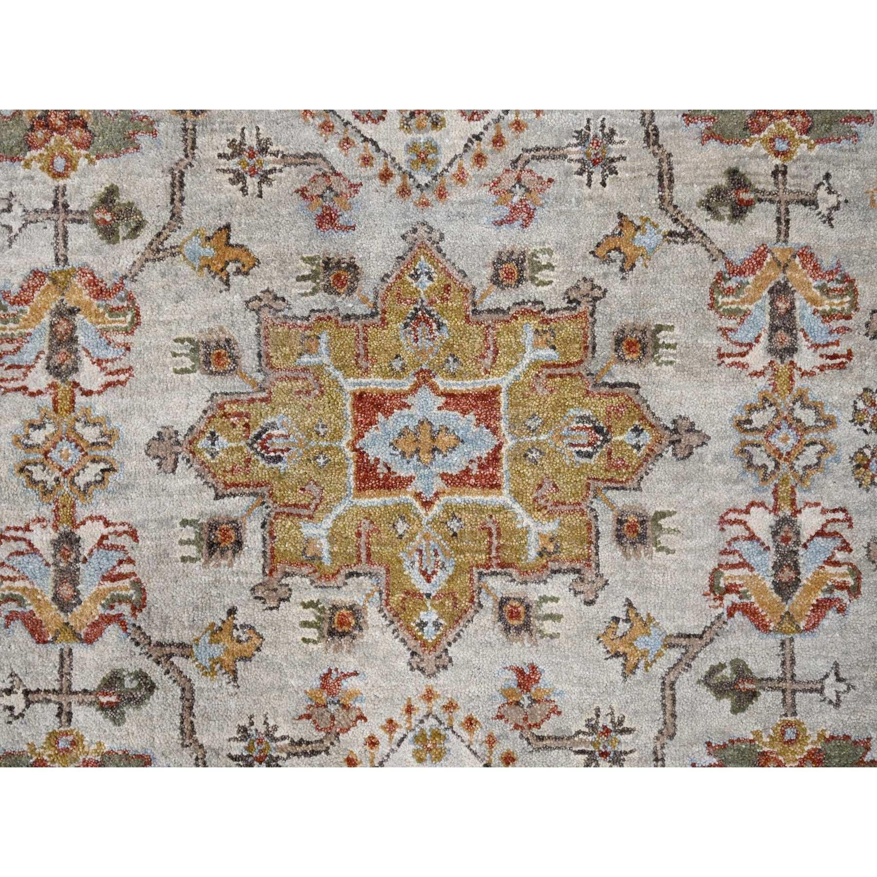 Handgeknüpfter orientalischer Teppich aus weicher Wolle mit weißer Taube im Karajeh-Design 8'3