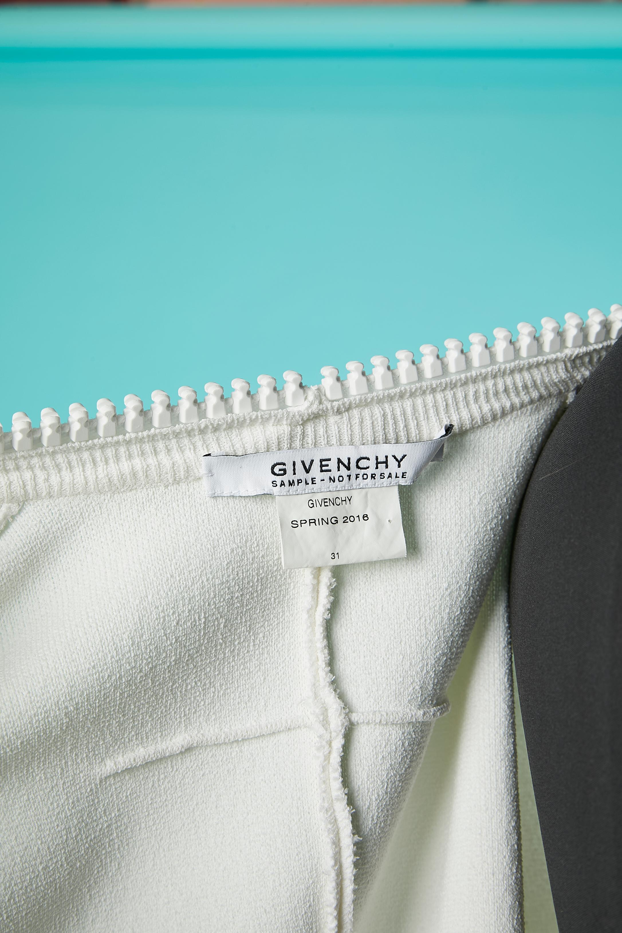 Robe blanche surdimensionnée Givenchy par Ricardo Tisci, printemps 2016 Pour femmes en vente