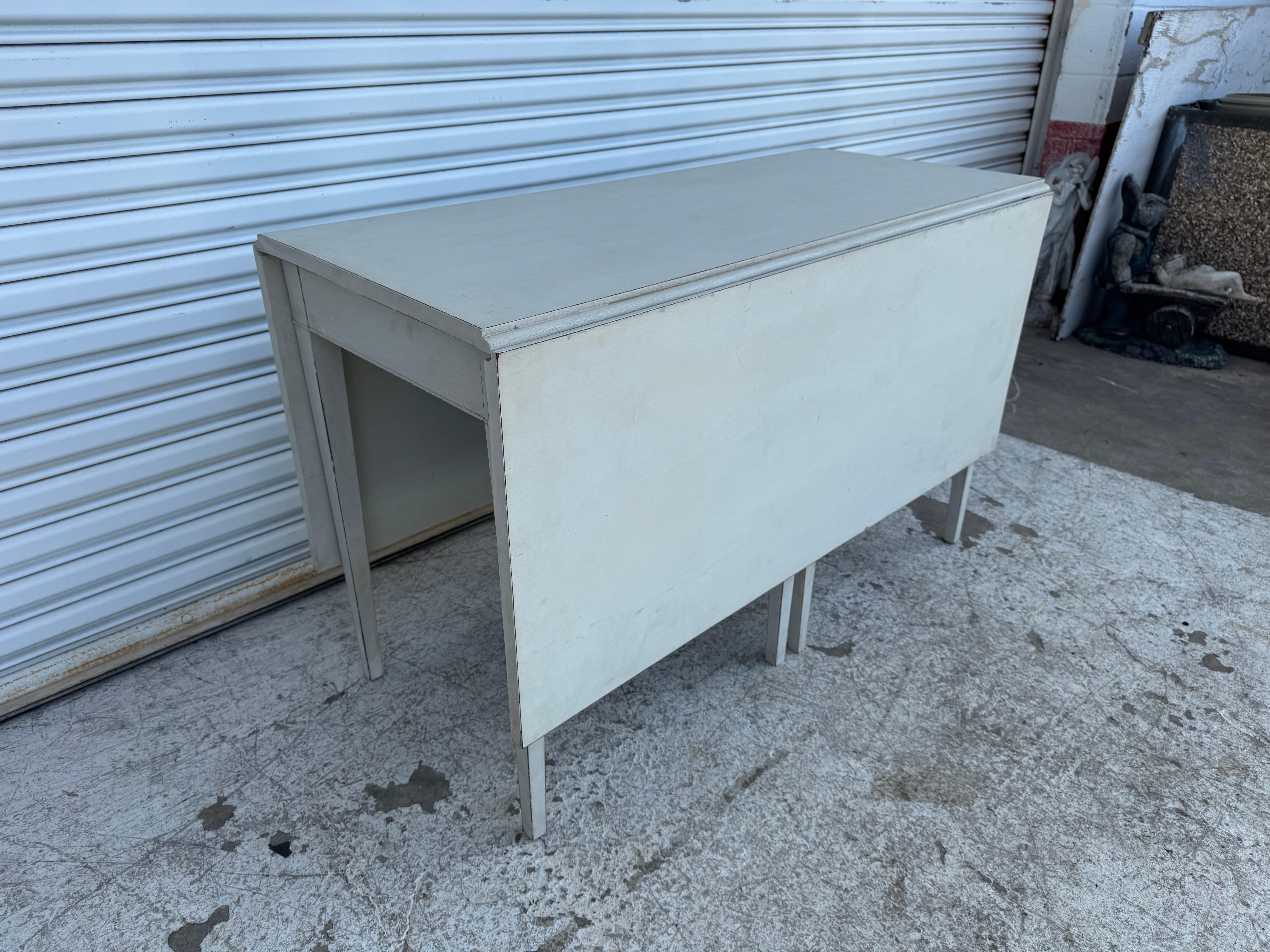 White Drop Leaf Table In Excellent Condition For Sale In Pasadena, TX