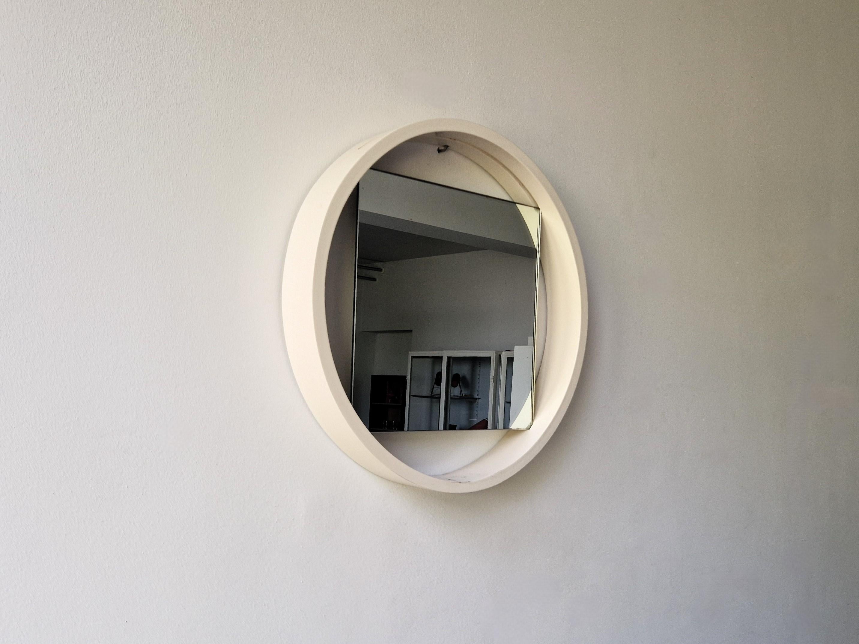 Mid-Century Modern White ‘DZ84’ mirror by Benno Premsela for ‘t Spectrum, The Netherlands 1950's For Sale