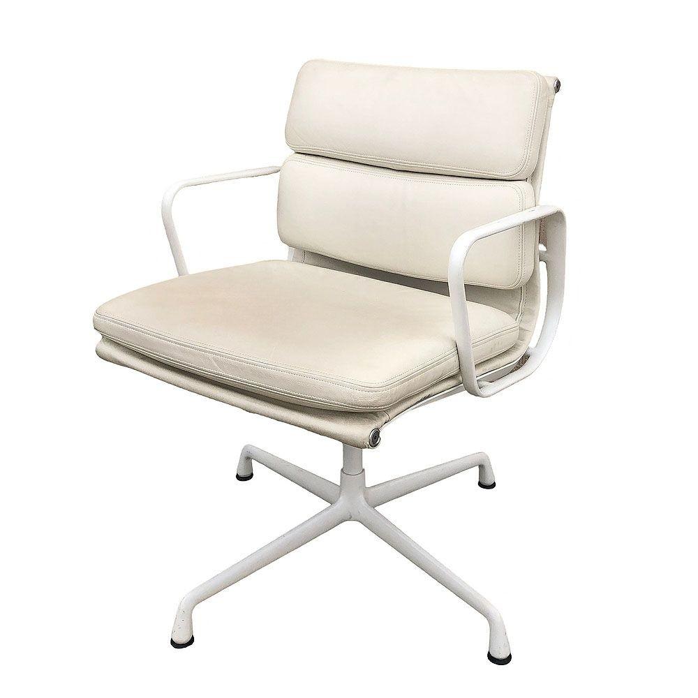 Weißer Eames EA208 Soft Pad Chair aus Leder von Herman Miller, 4er-Set, Weiß im Angebot 1