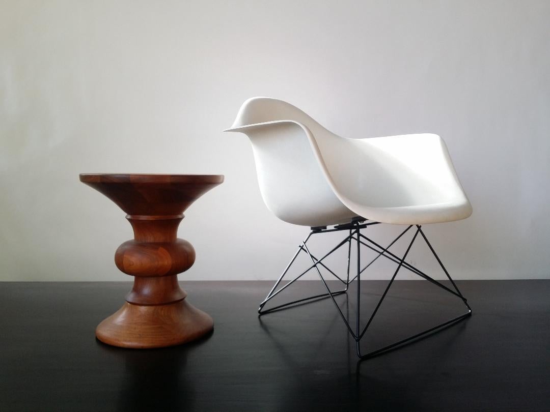 White Eames LAR Cats Cradle Chair 3