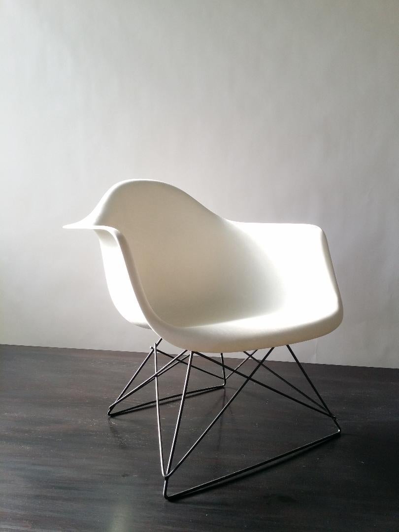 White Eames LAR Cats Cradle Chair (Moderne der Mitte des Jahrhunderts)
